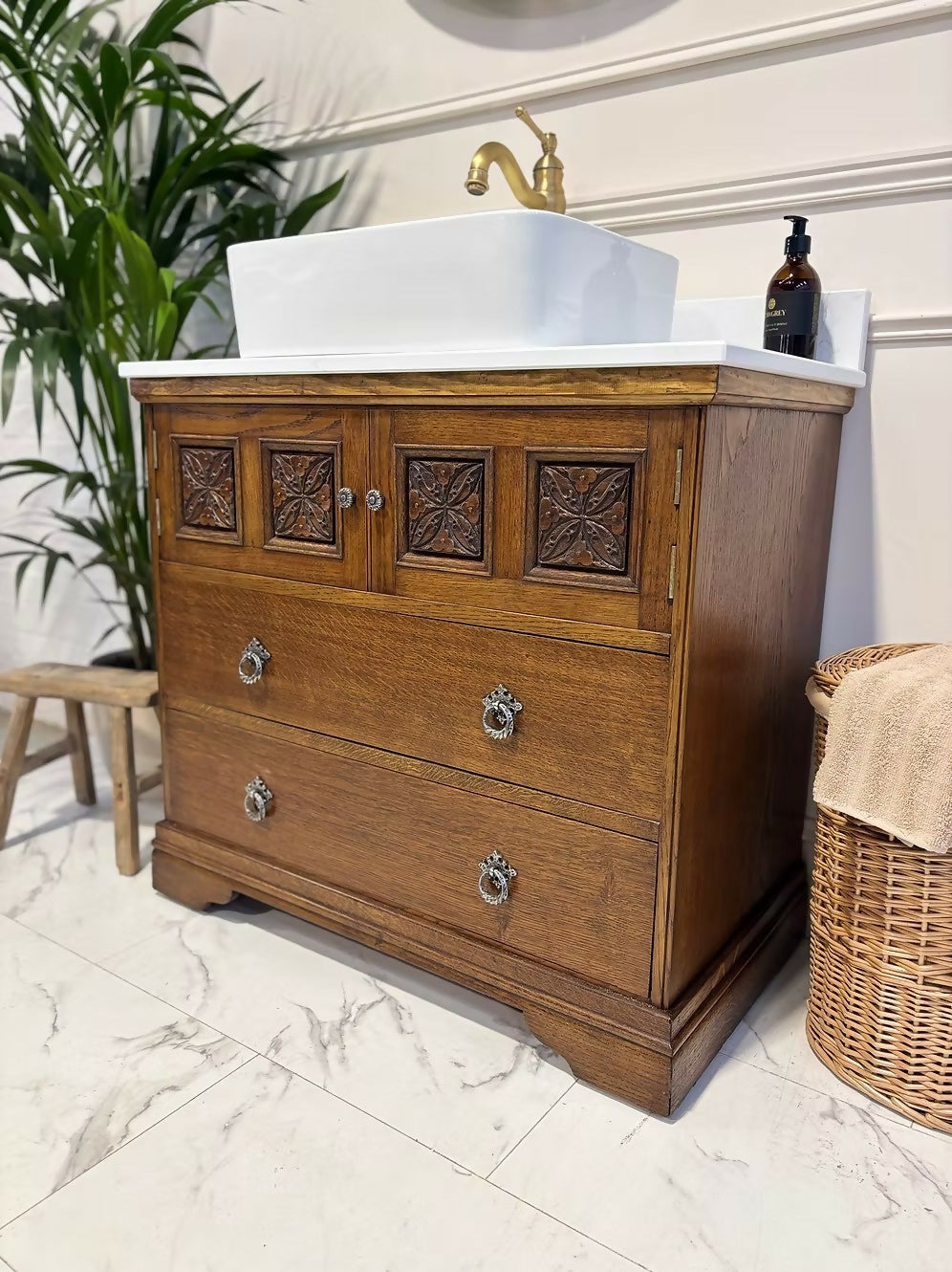 Traditional Bathroom Vintage Vanity Unit With Tap - Henry VII