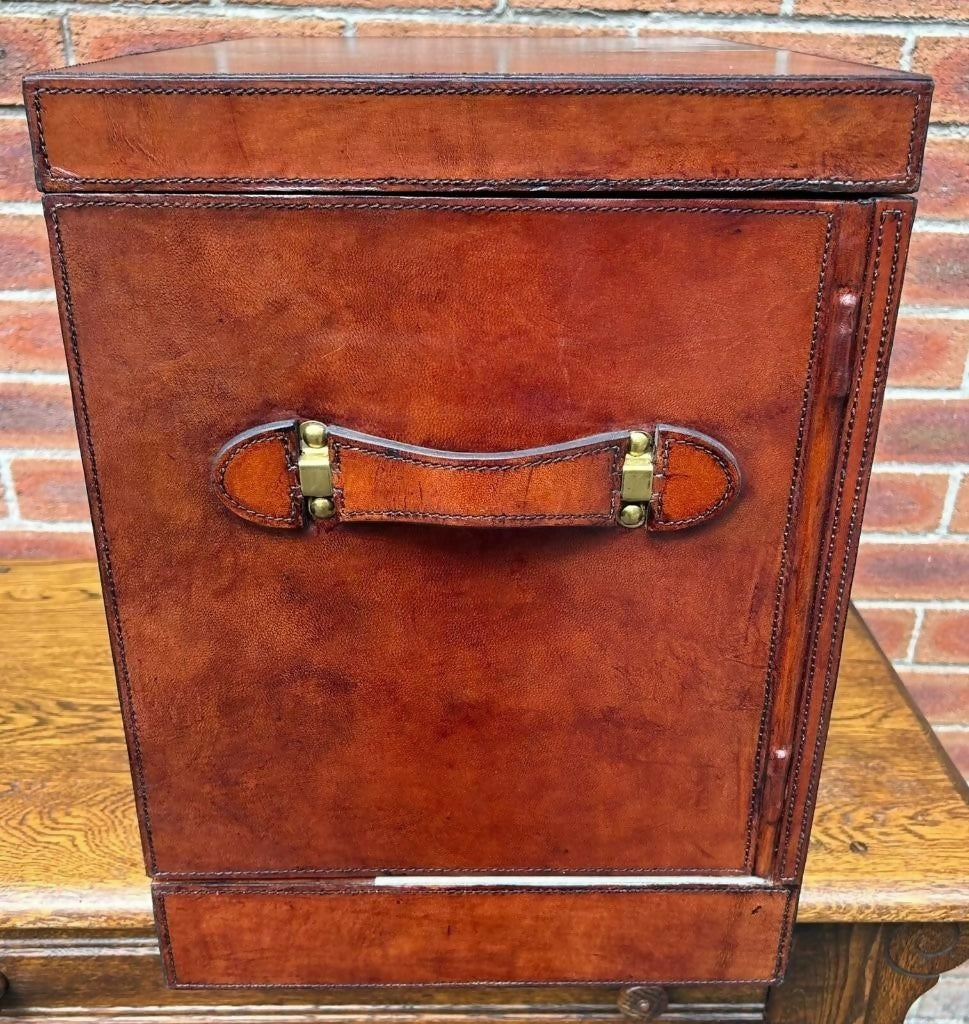 Superb Quality Hand Crafted Antique Style Leather Campaign Portable Drinks cabinet bar