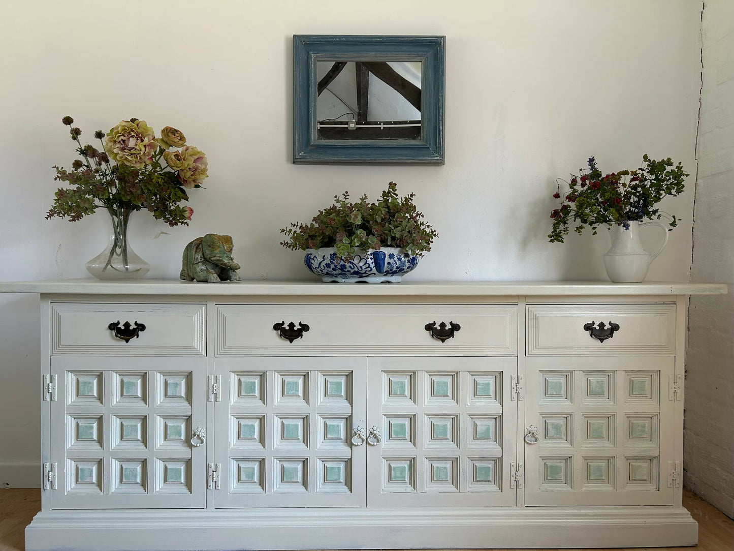 Vintage Off White / Cream Sideboard / TVUnit / Large Sideboard / Storage Unit
