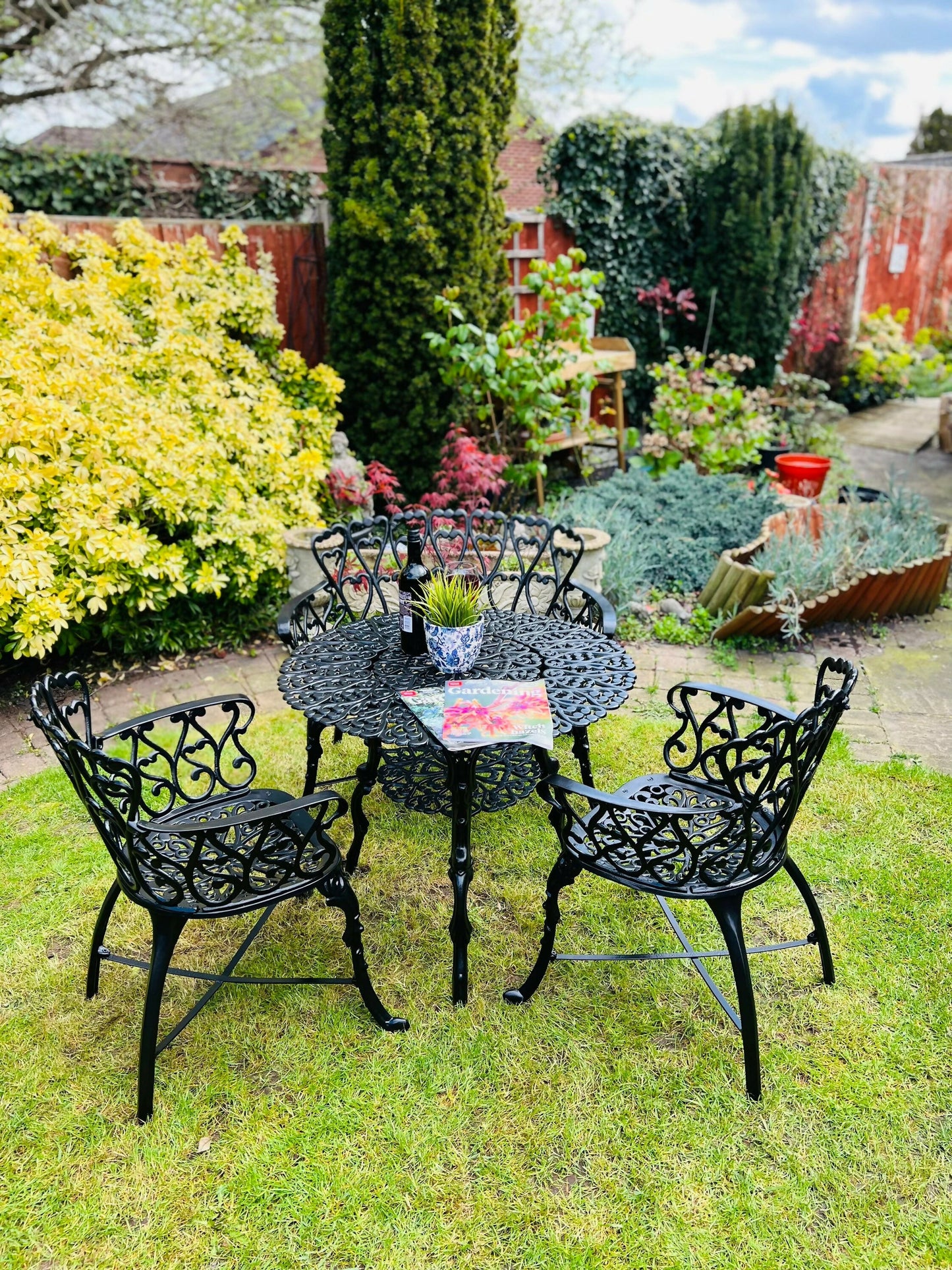 Black Vintage Love Seat Patio Set finished in Black