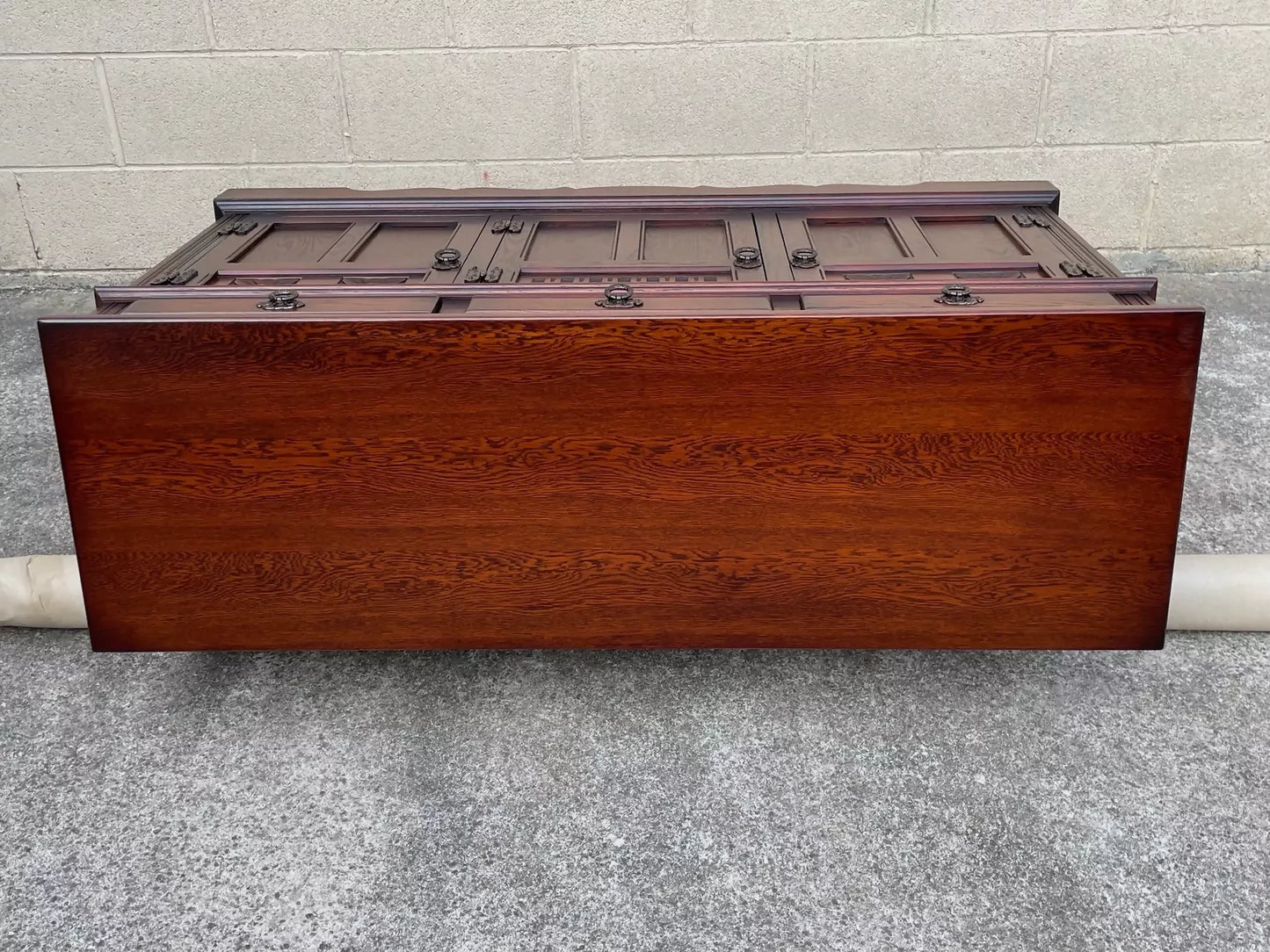 A WOOD BROTHERS OLD CHARM TUDOR BROWN CARVED OAK SIDEBOARD / DRESSER BASE / CUPBOARD / CABINET.
