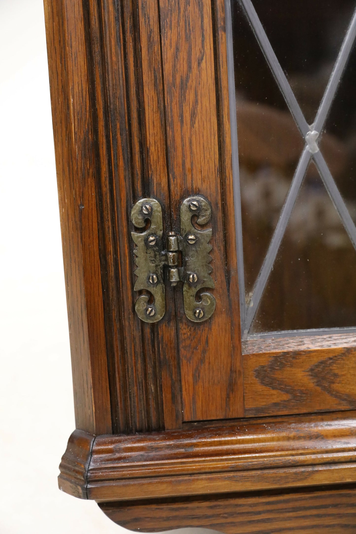 Old Charm Oak Hanging Corner Display Cabinet in Light Oak #1914 FREE UK Delivery. SBR9260/2006D