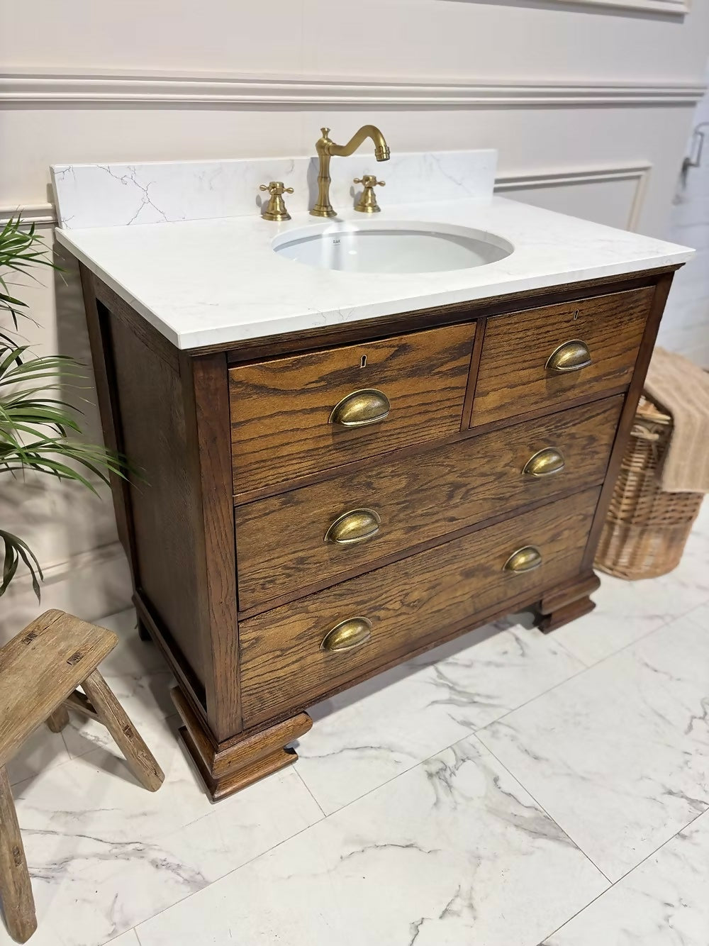 Traditional Bathroom Vintage Vanity Unit