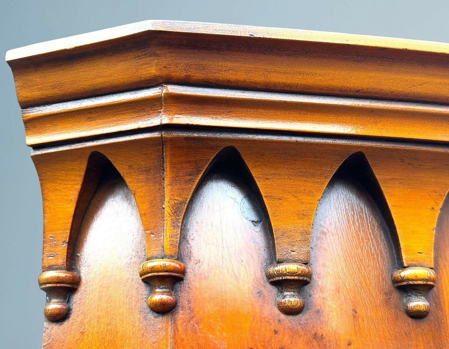 Yew Wood Corner Cabinet / Corner Cupboard Reprodux Bevan Funnel