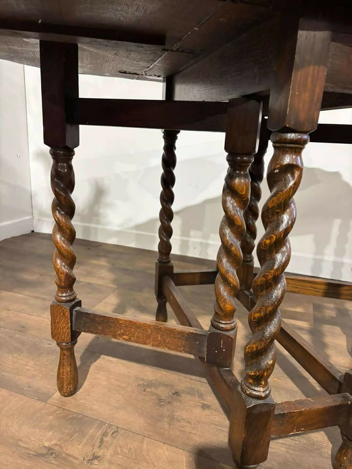 Vintage Oak Gateleg Table with Pie Crust Edge