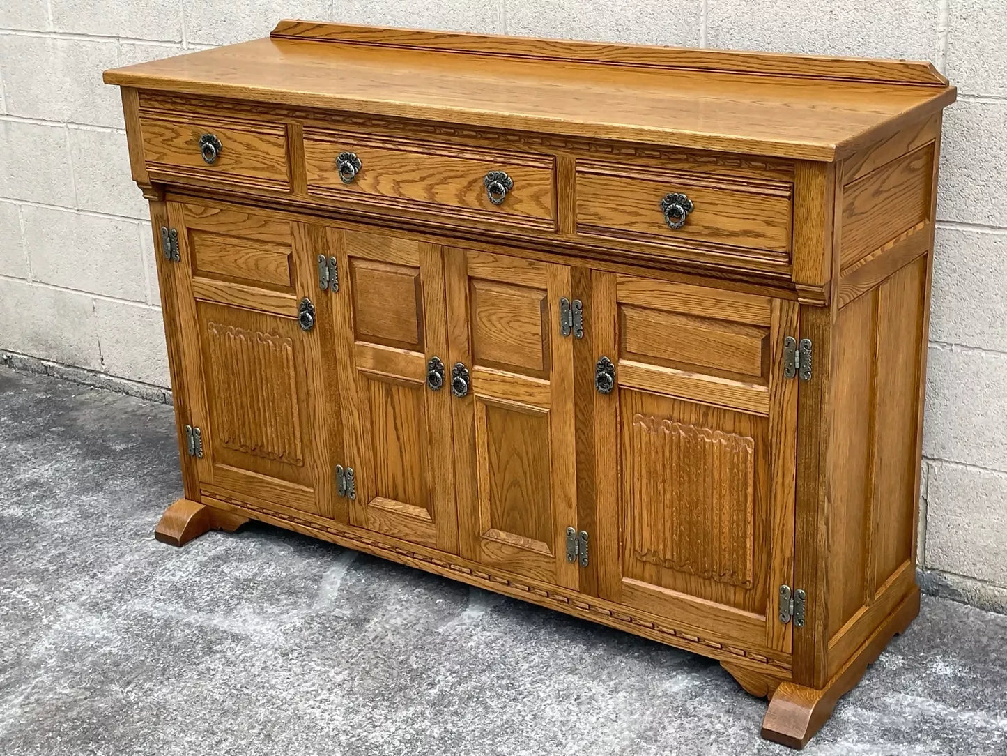 A WOOD BROTHERS OLD CHARM VINTAGE CARVED OAK SIDEBOARD / DRESSER BASE.