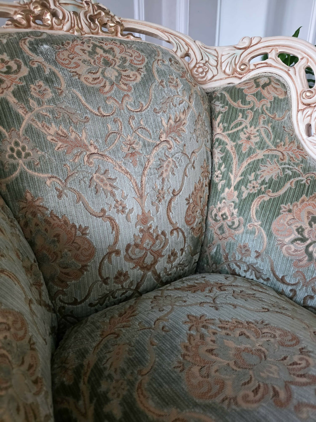 VIntage Italian Rococo / Baroque-Style French Louis XV/XVI Carved Wood Bergère,
