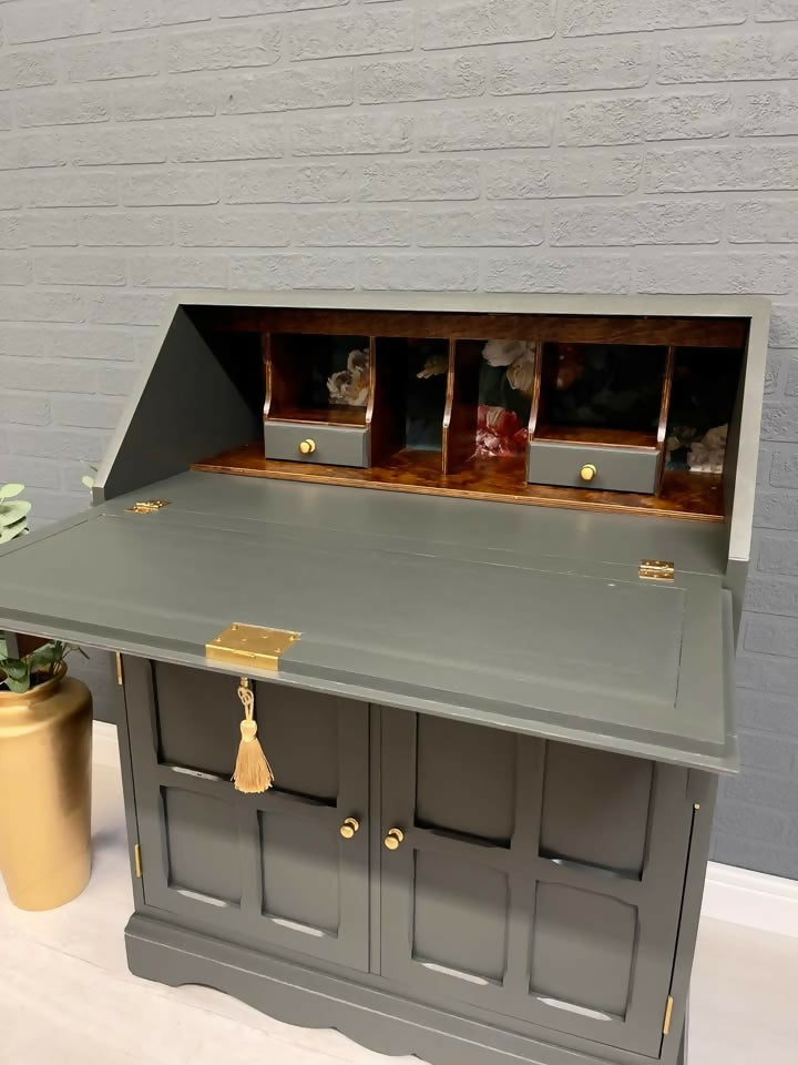 Stunning Solid Oak Bureau / Desk Home Office