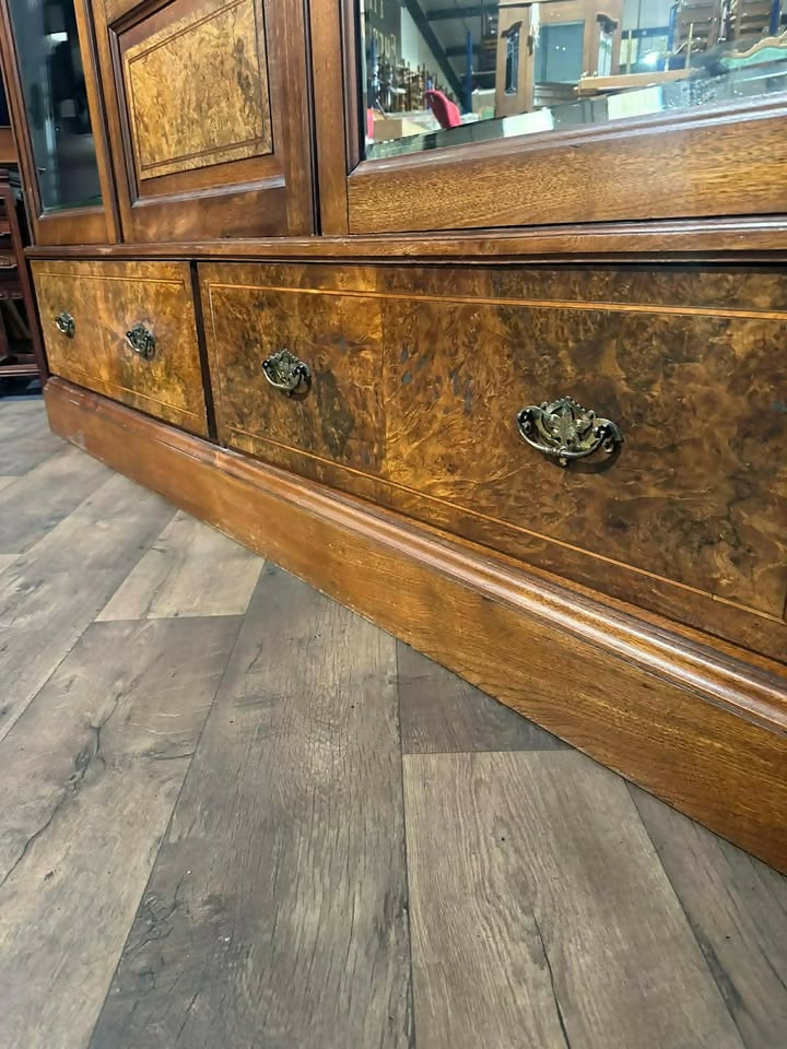 Victorian Walnut Triple Compactum Wardrobe – By Johnson & Appleyards Ltd., Sheffield