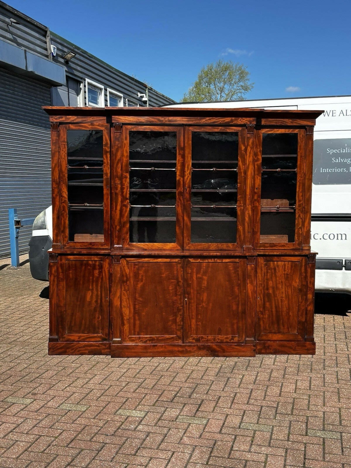 Georgian Mahogany Breakfront Library Bookcase, Adjustable Shelves. 2 Keys