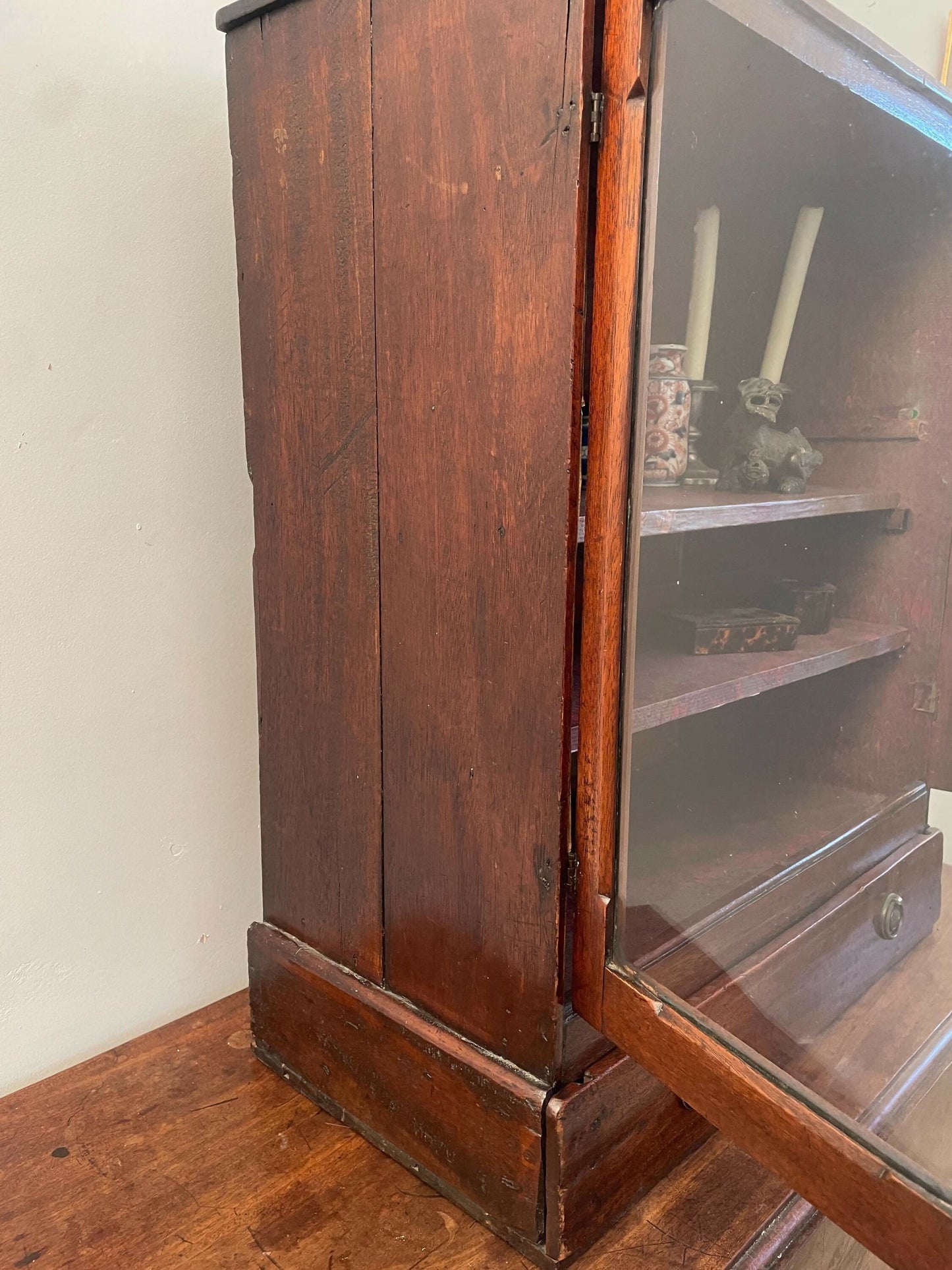 A 19th Century Mahogany Wall Vintage Display Cabinet