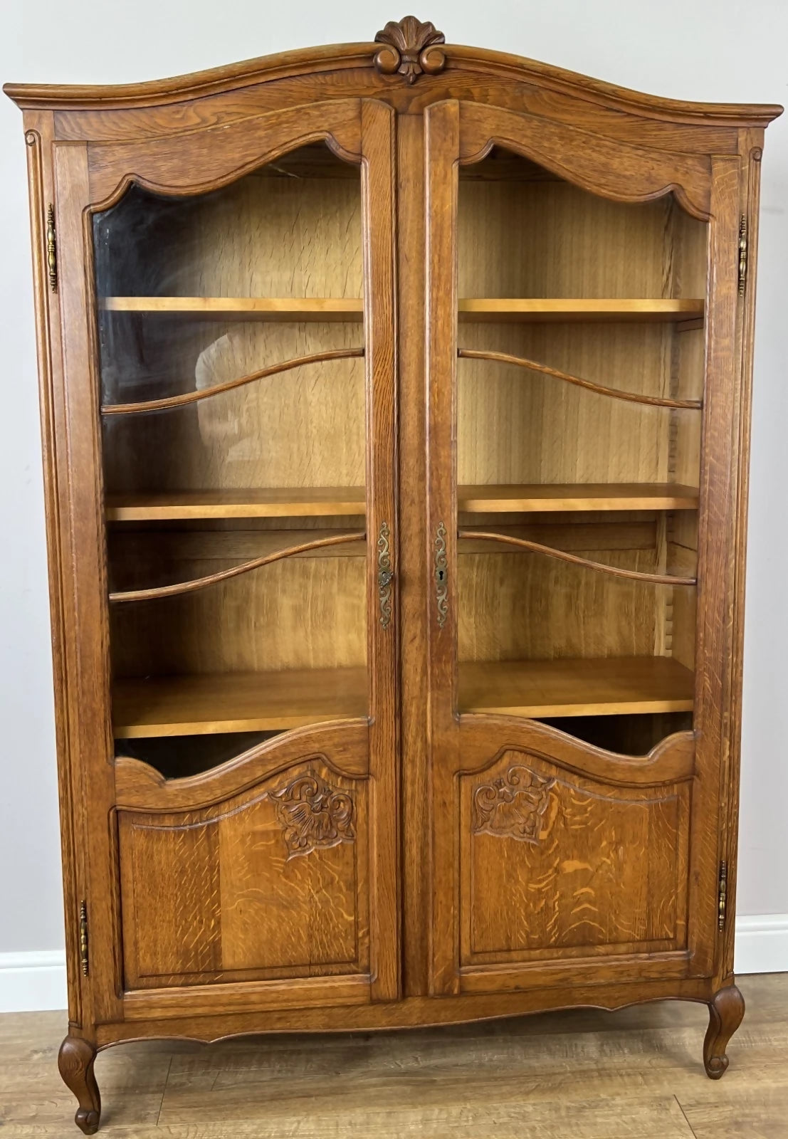 Bookcase Vintage French Louis XIV Style Oak Display Cabinet Sideboard LOT 6359