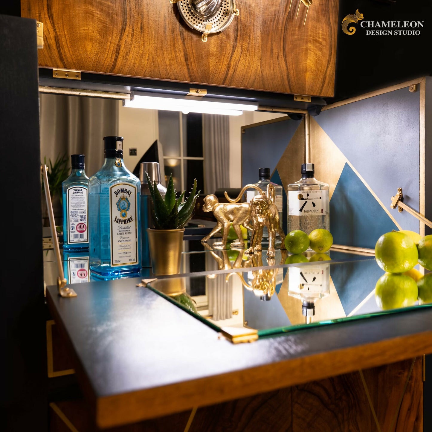 Cocktail cabinet/ Drinks Cabinet Art Deco cocktail bar