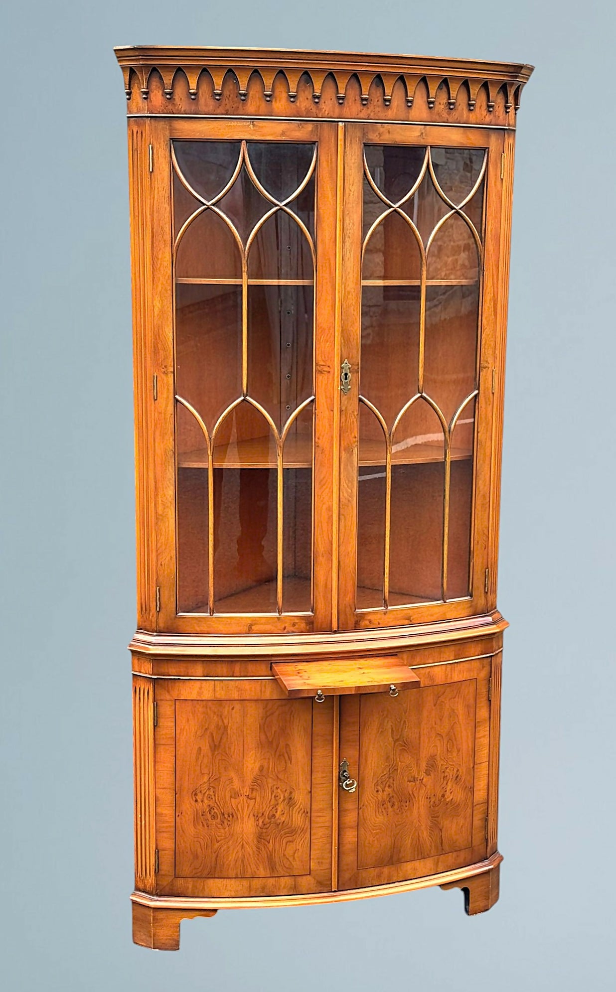 Yew Wood Corner Cabinet / Corner Cupboard Reprodux Bevan Funnel