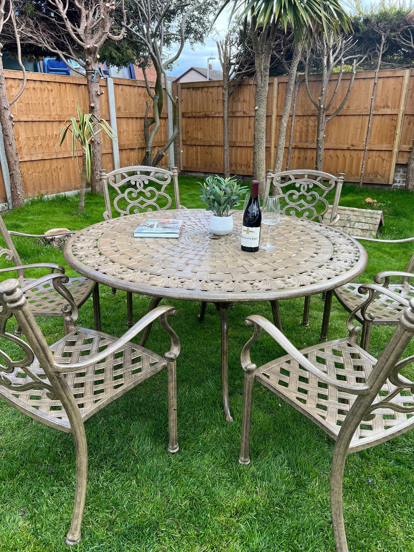 Six Seater Vintage Patio Set finished in Bronze