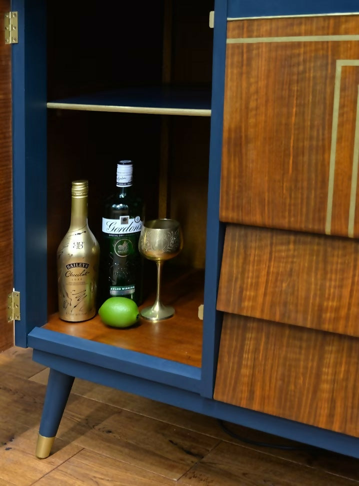 "Milan" Beautility Drinks Cabinet, Drinks sideboard, Vintage 1950's.
