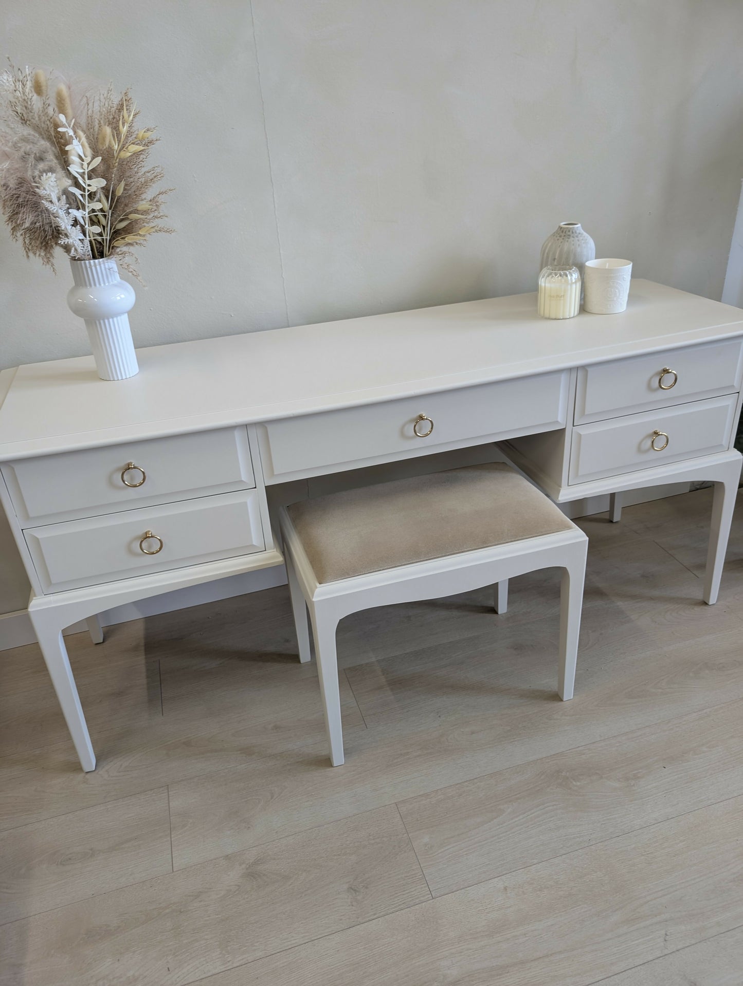 Stag Minstrel Dressing Table and Stool Professionally Refinished in Warm Neutral Cashmere