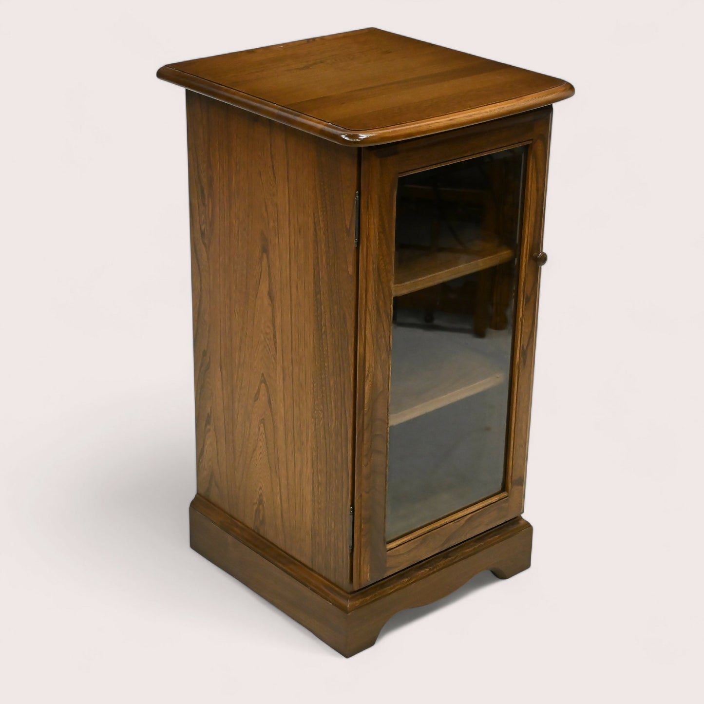 Ercol Midi Hi Fi Cabinet Model 2071 Glass Door Golden Dawn FREE UK Delivery. SBR10864/2608E