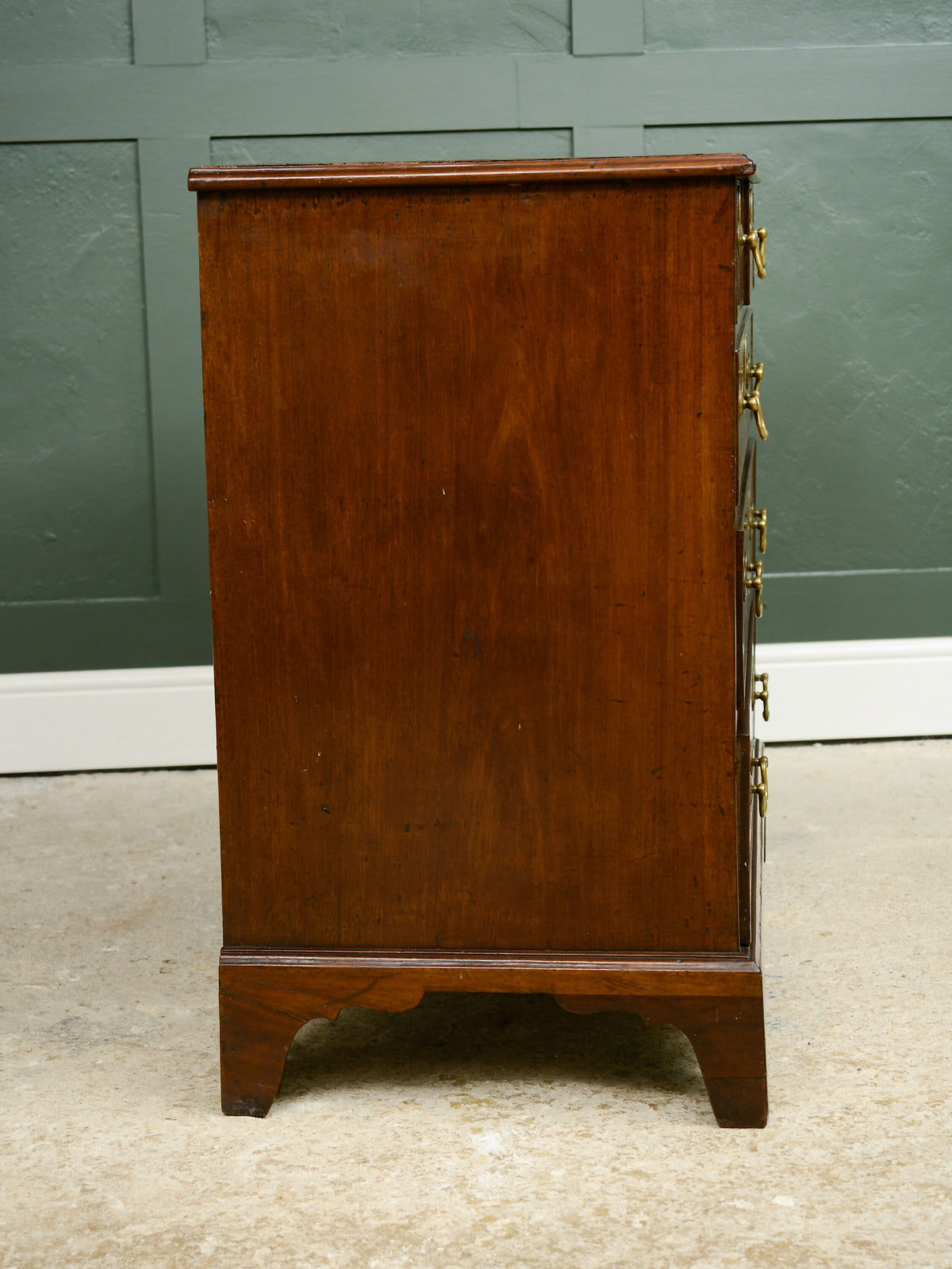 Georgian Mahogany Chest of Drawers with Bracket Feet