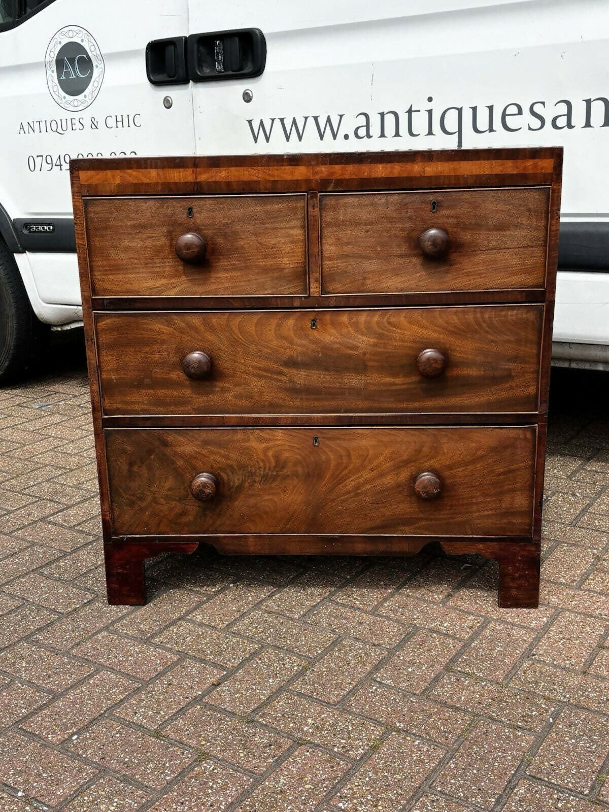 Georgian Mahogany Chest Of Drawers. Nice Small Proportions
