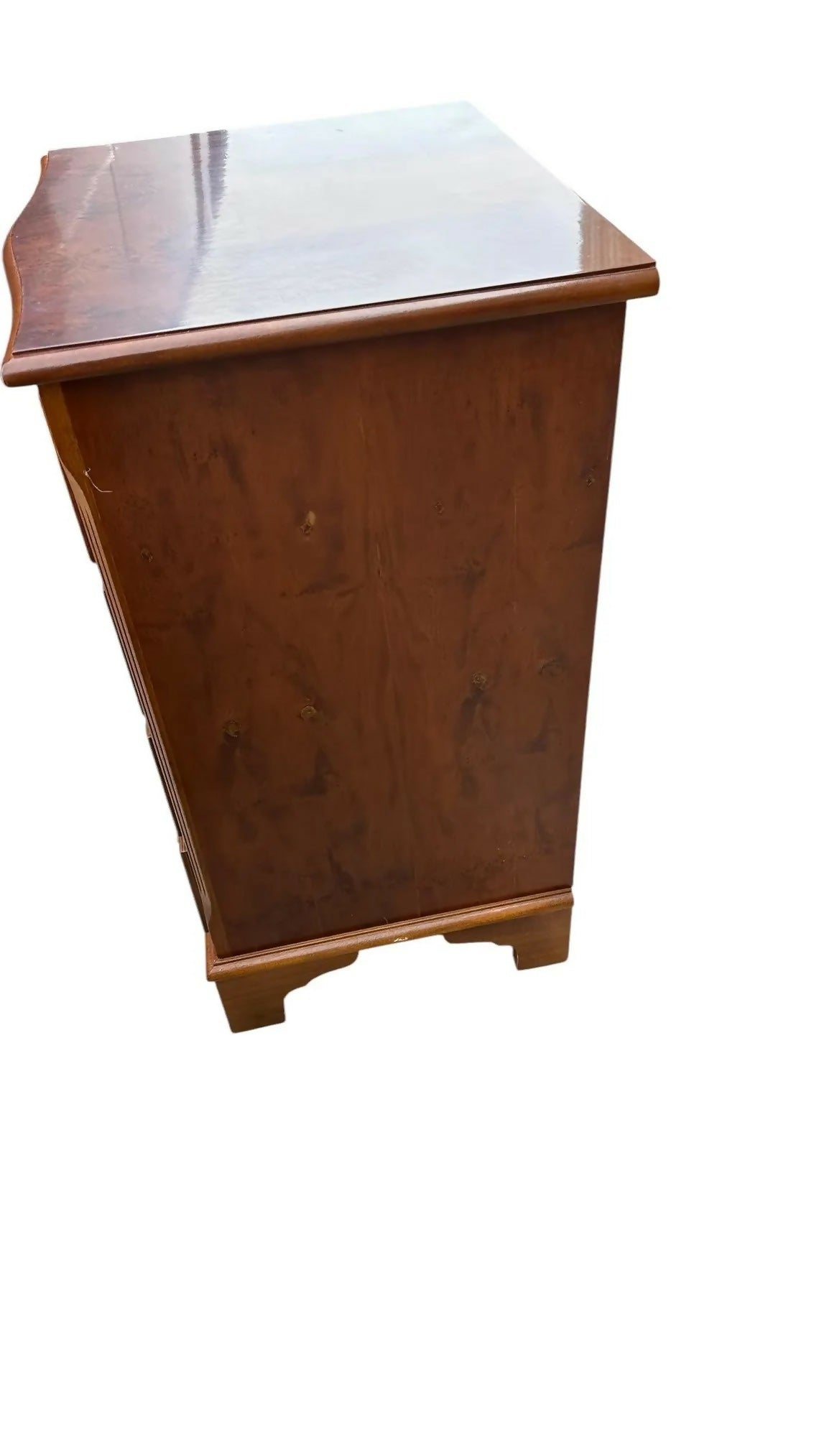 Vintage Georgian style chest of drawers / bedside table