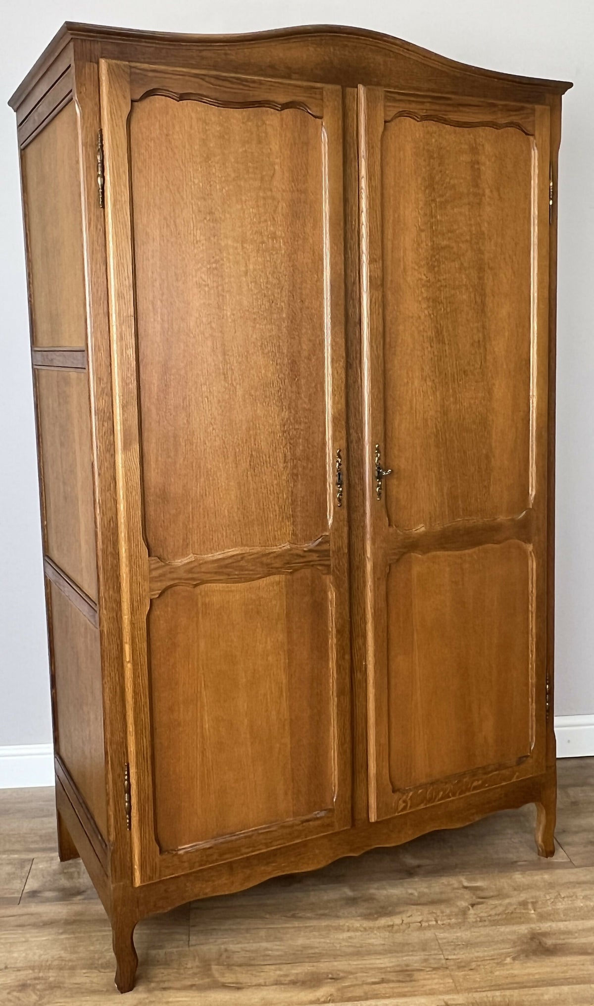 Wardrobe Vintage French Louis Oak Two Door Bedroom Storage Armoire LOT 6523