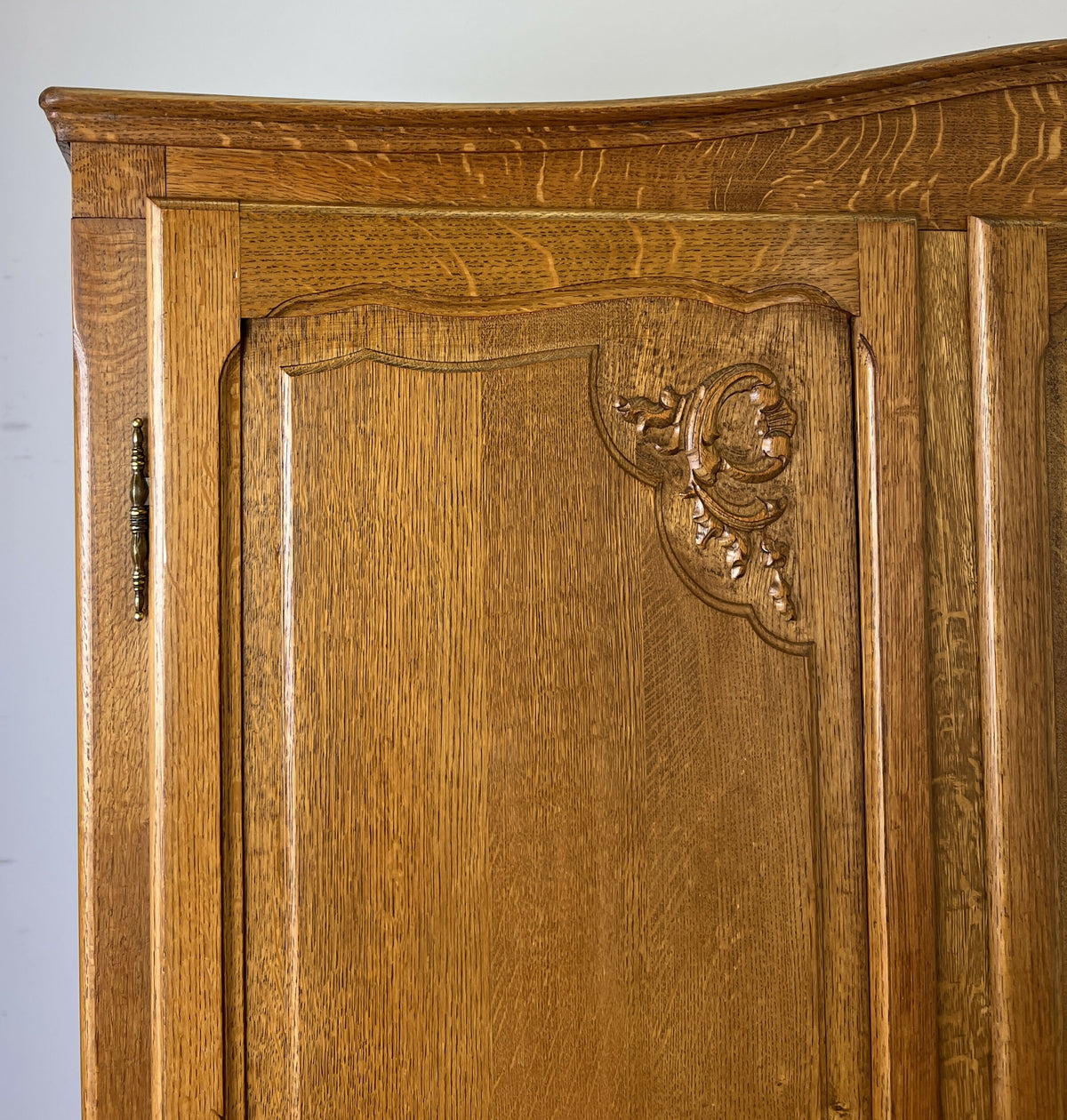 Wardrobe Vintage French Louis Oak Triple Door Carved Armoire Cabinet LOT 6535