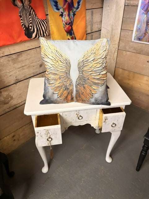 Beautiful vintage- Queen Anne style Console Table