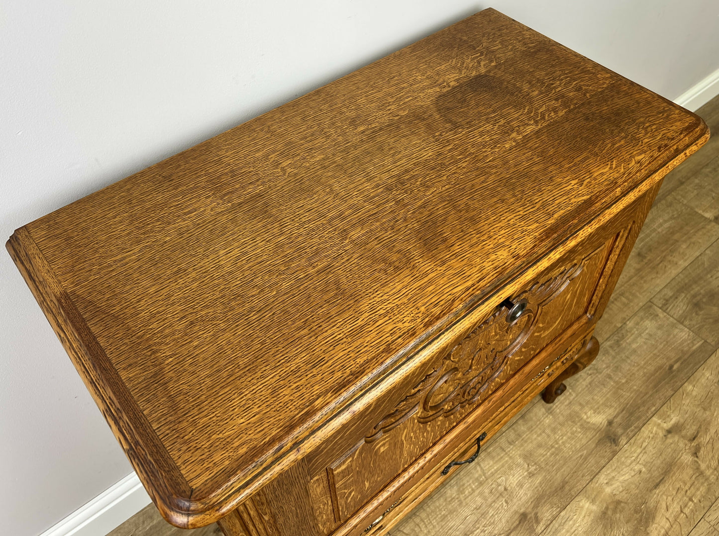 Cabinet Vintage French Louis XIV Oak Sideboard with Carved Cupboard LOT 6247