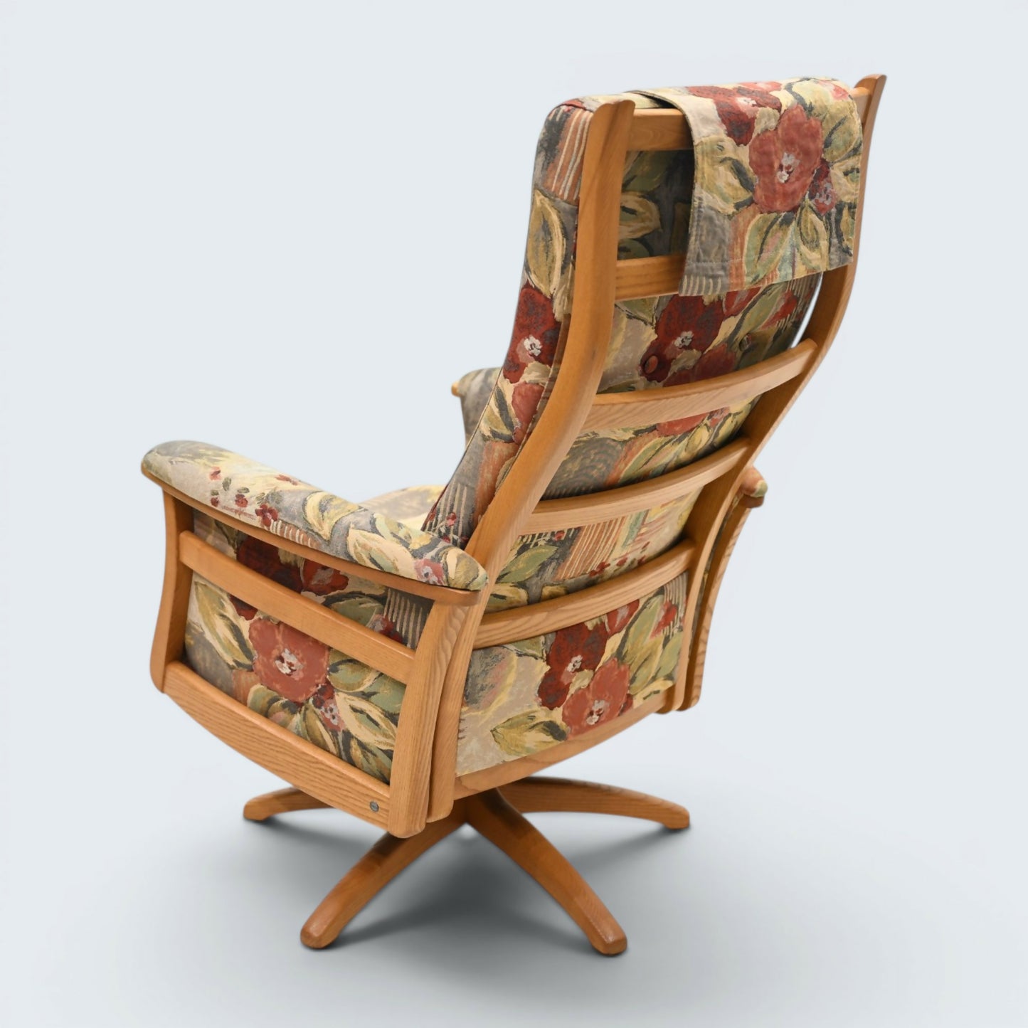 Ercol Reclining Armchair Swivels/Recliner Light Finish Frame FREE UK Delivery*