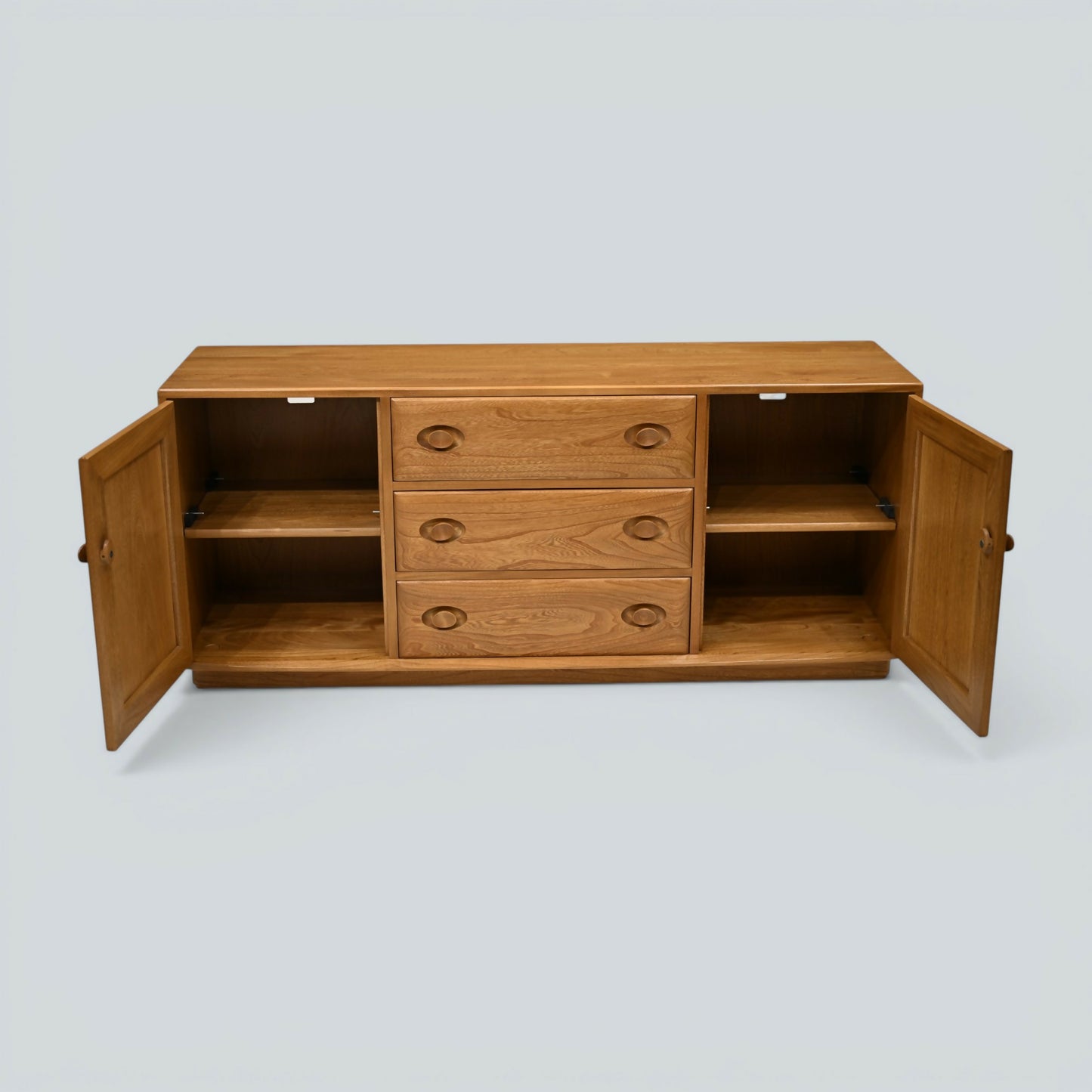Ercol Windsor Sideboard Model Number 1072 Light Finish Vintage FREE UK Delivery*