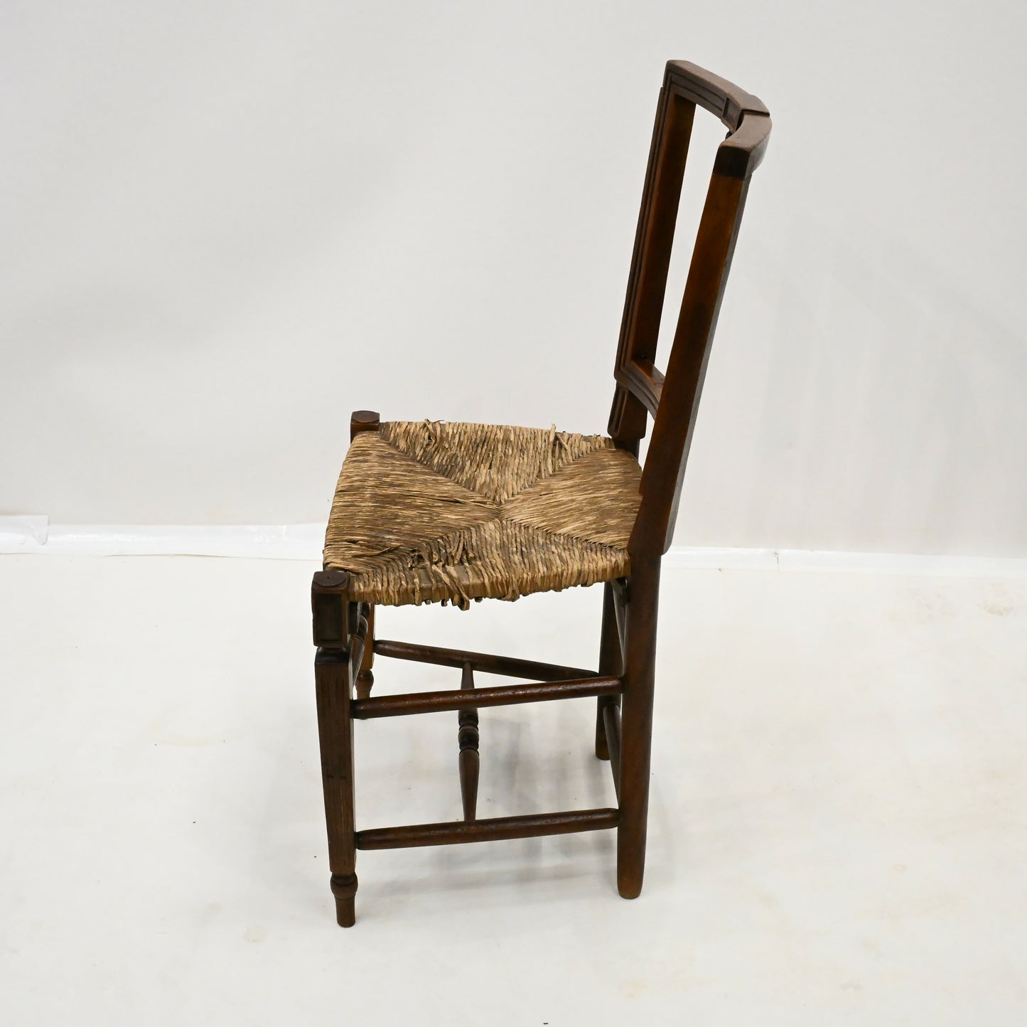 Set of 7 Georgian Dining Chairs With Rush Seats Back Carvings FREE UK Delivery. SBR10037/0502E