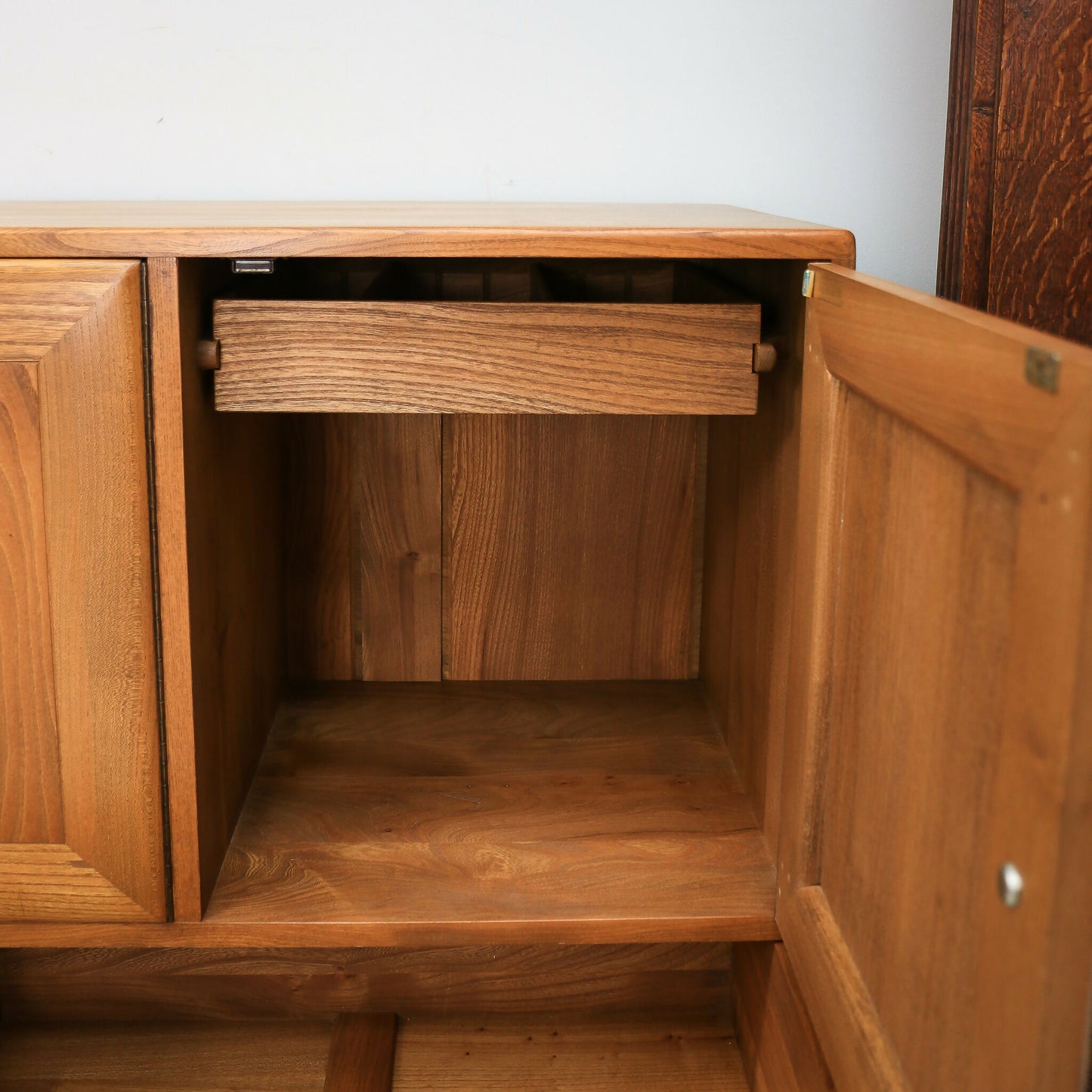 Ercol Windsor Elm Sideboard Model 468 on Castors Light Finish 1960s