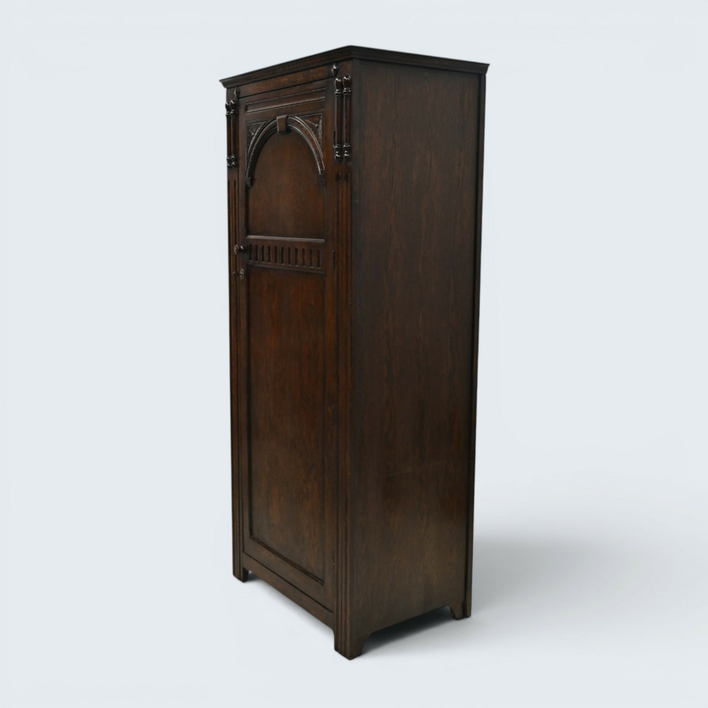 Vintage Oak Hall Cupboard/Wardrobe Gentleman's Wardrobe Carvings FREE DELIVERY*