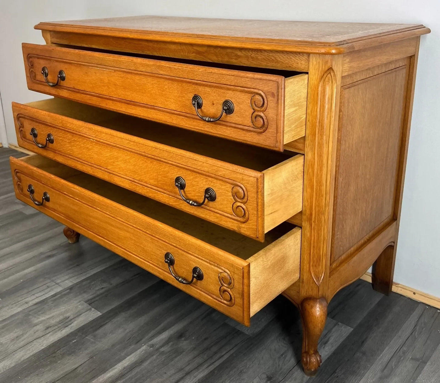 Vintage French Louis XIV Chest of Drawers / Sideboard / Cabinet (LOT 3194)