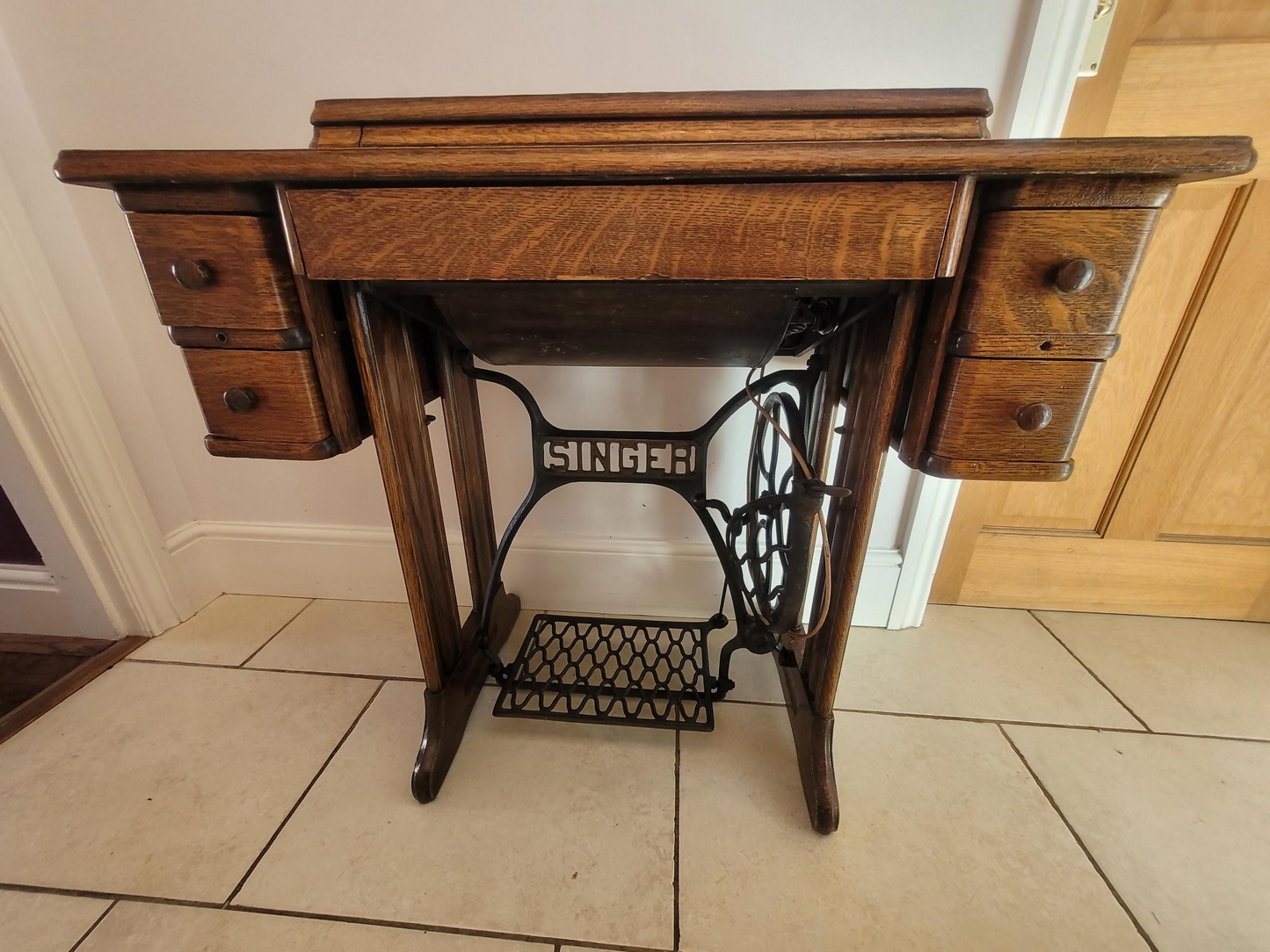 Share The Kilbowie Heritage: 1920 Singer Treadle Sewing Machine (F9600682)