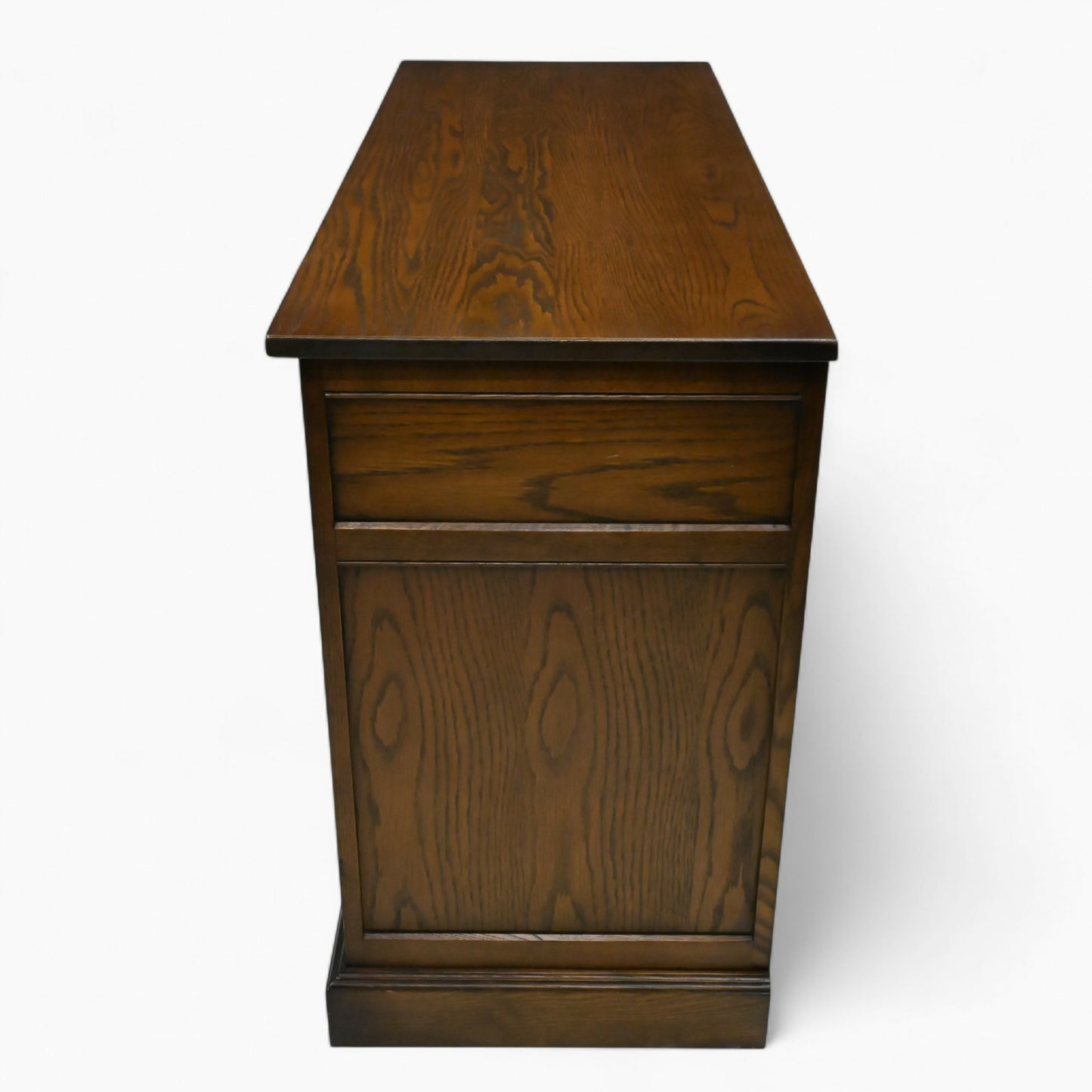 Old Charm Entertainment Cabinet TV Stand Model 2345 Light Oak FREE UK Delivery. SBR10500/2205E