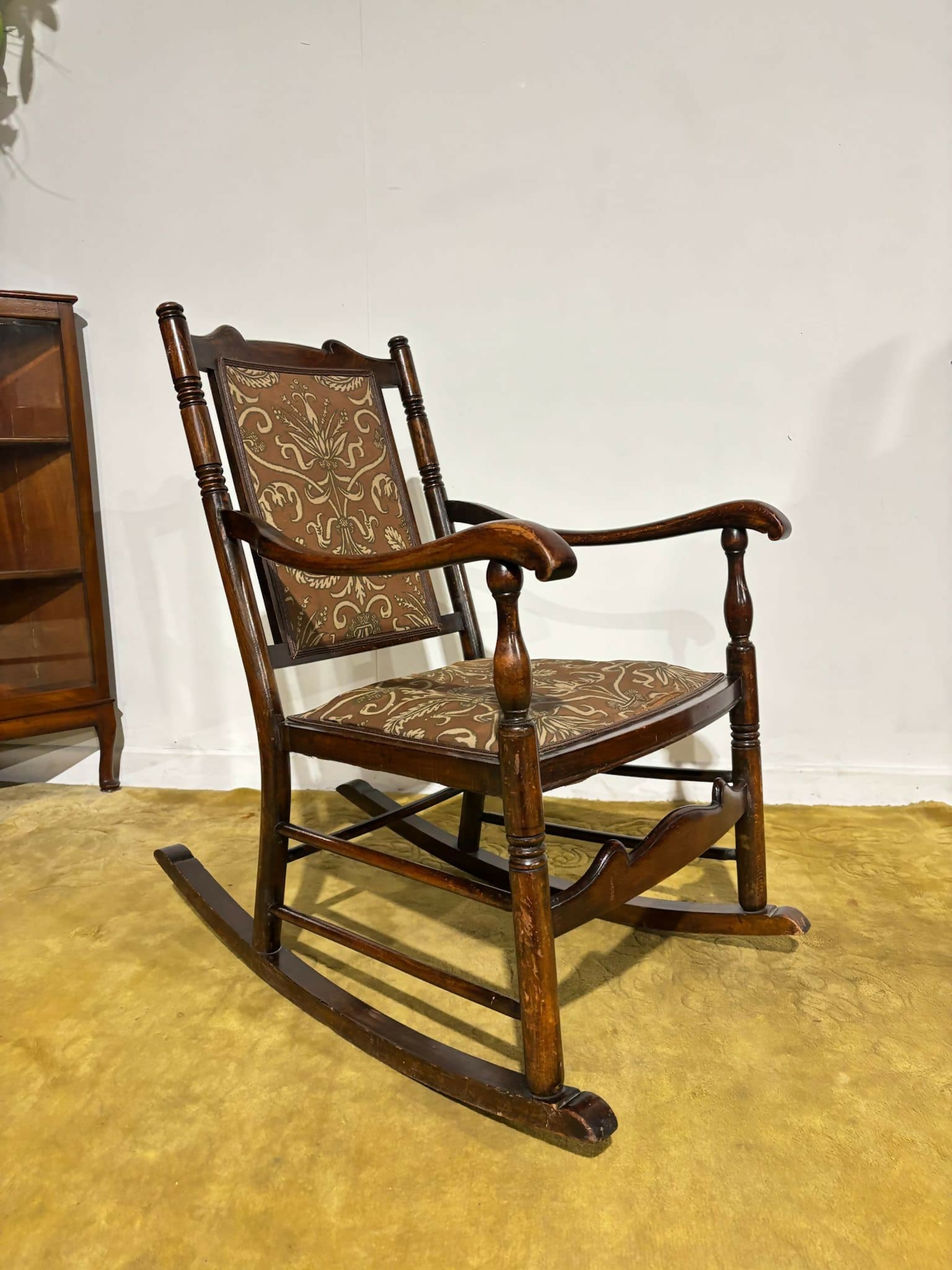 Vintage Wooden Rocking Chair9