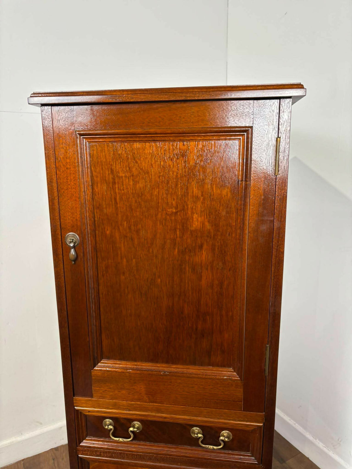 Reproduction Mahogany Side Cabinet / Hi-Fi