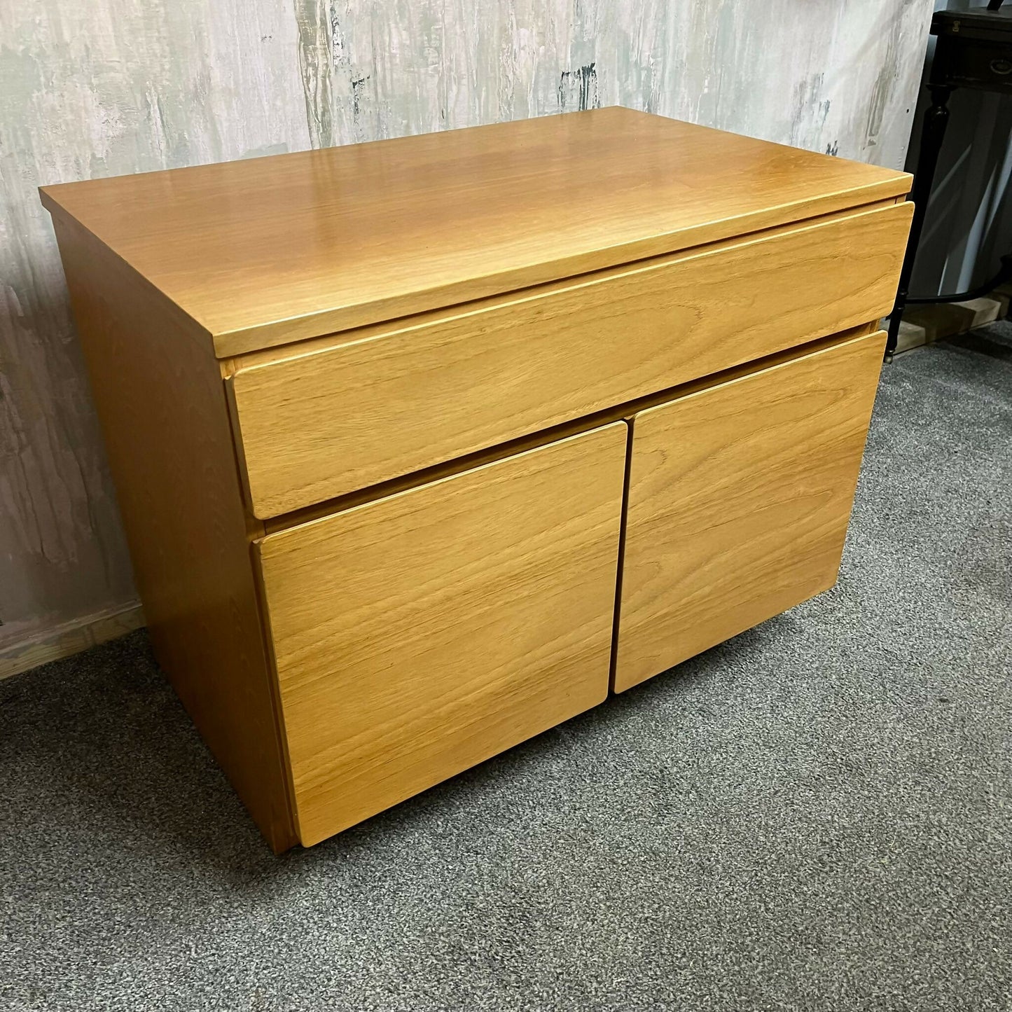 Beaver & Tapley 33 Double Cupboard With Single Drawer Floor Standing Mid Century
