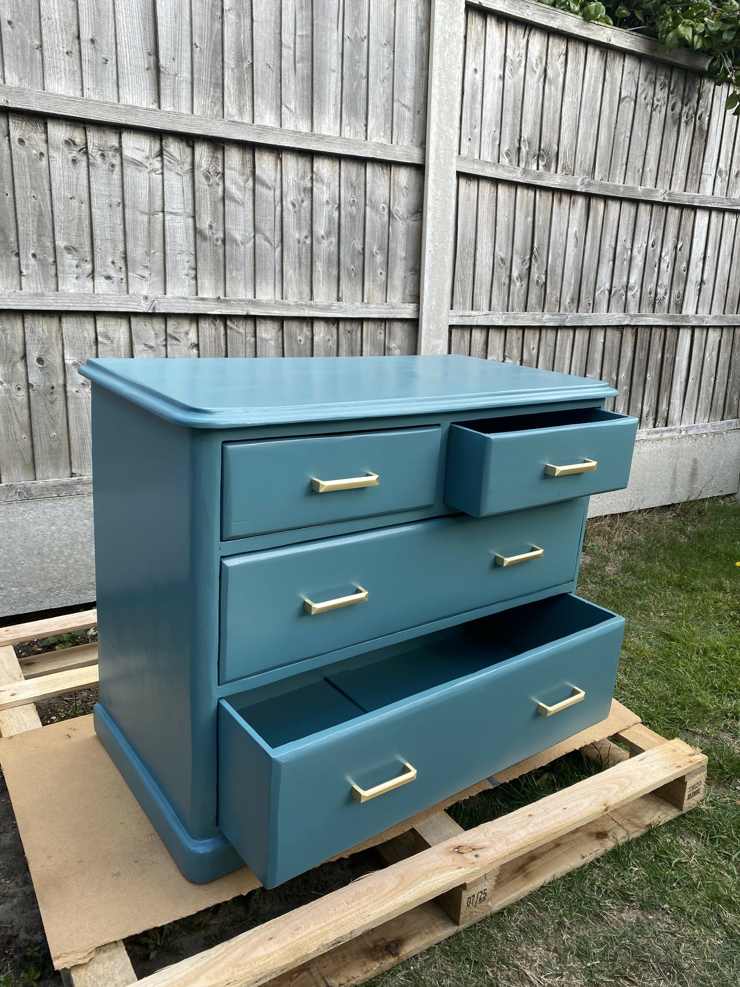 Deep Blue Serenity Chest – Golden Details for a Touch of Luxury