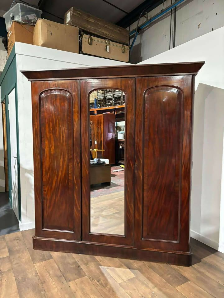 Victorian Mahogany Triple Wardrobe / Compactum