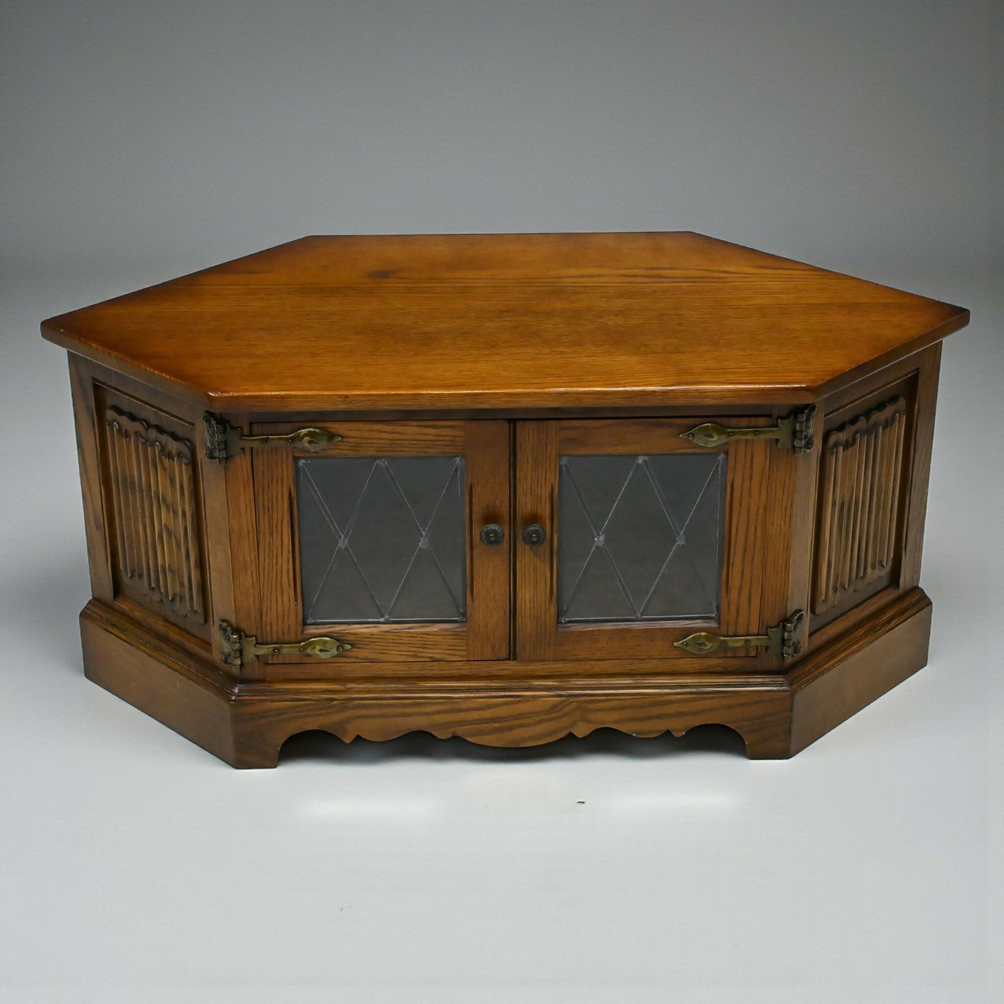 Old Charm TV Stand Corner Video Cabinet "Light Oak" #2084 FREE UK Delivery*. SBR10954/1809E