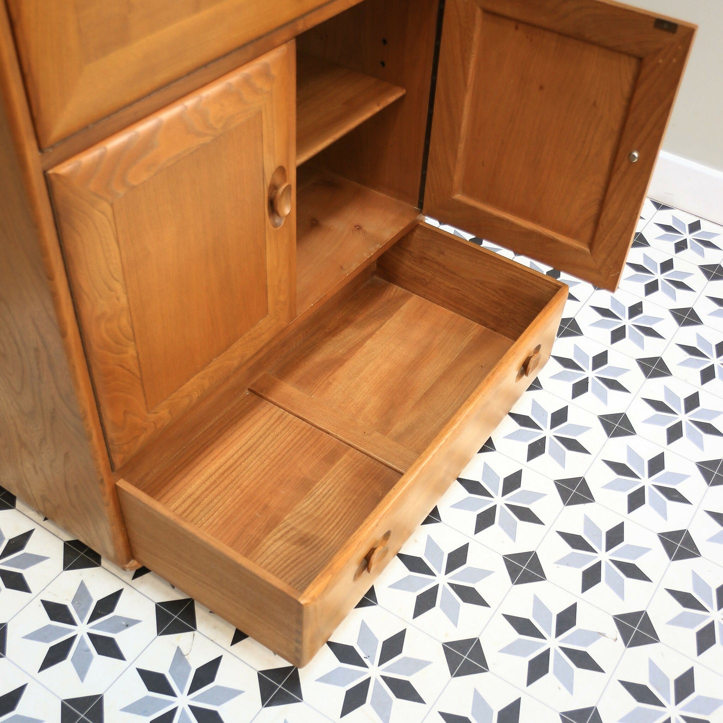 Ercol Windsor Blonde Drinks Cocktail Cabinet Bureau in Elm Model 469