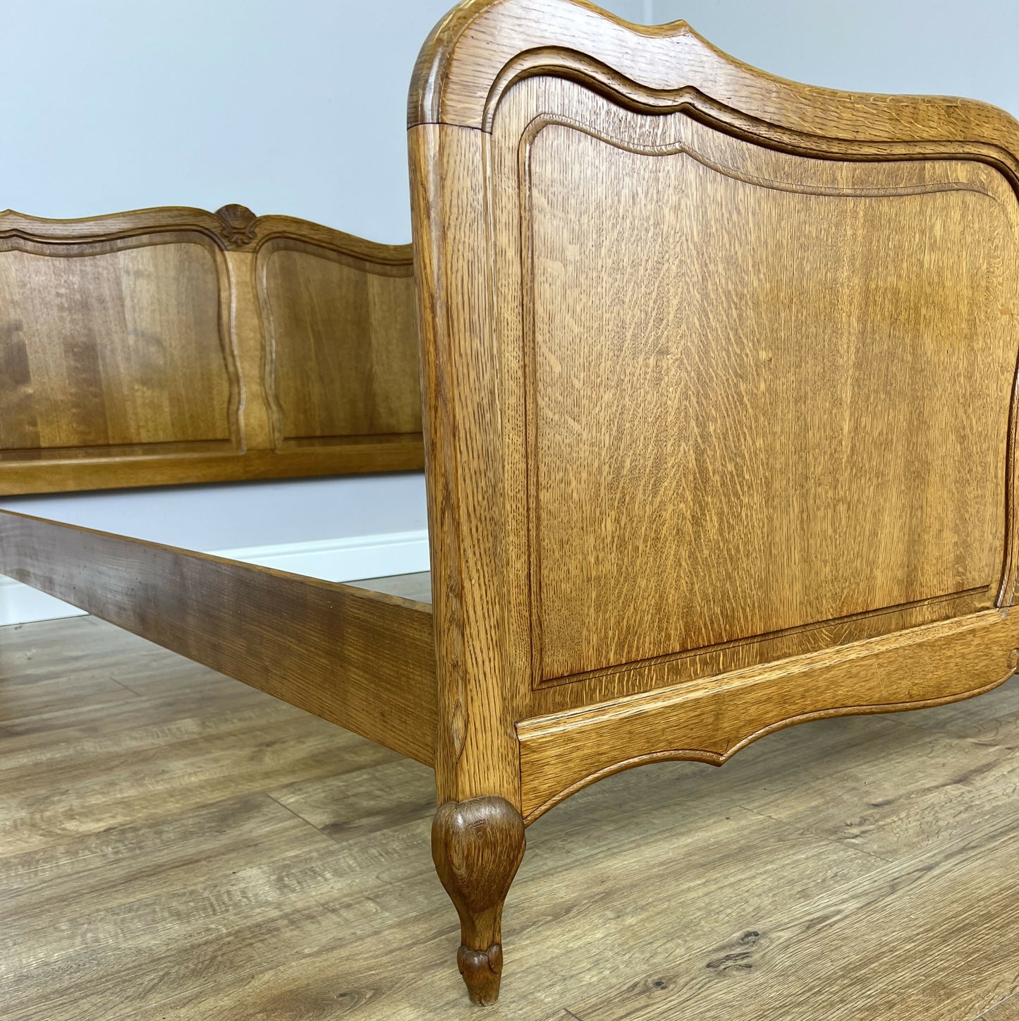 Bed Vintage French Louis Style Oak Double Bed Frame Carved Headboard LOT 6388