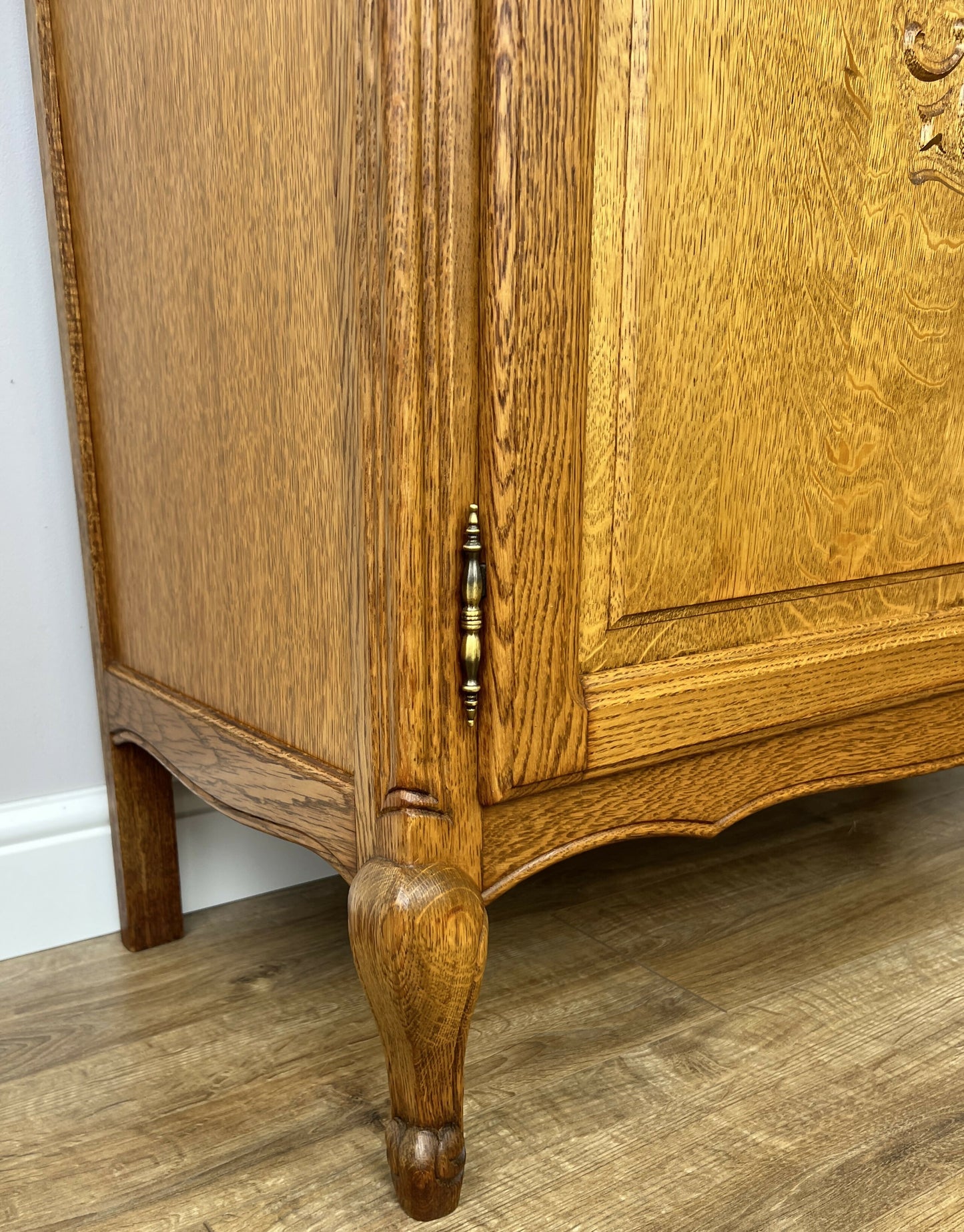 Cabinet Vintage French Louis XIV Oak Sideboard with Carved Cupboard LOT 6264