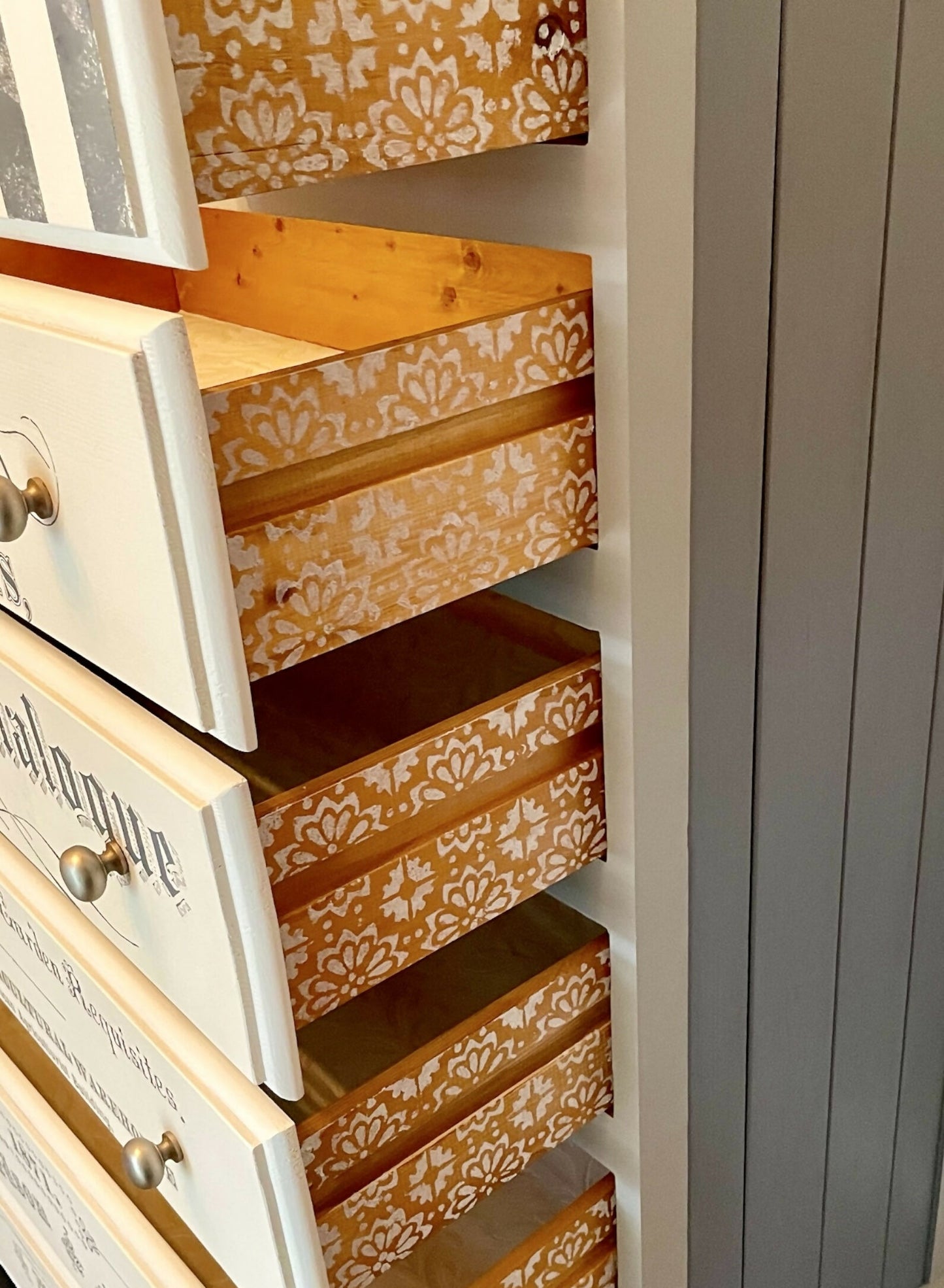 Stencilled drawer sides compliment the theme beautifully