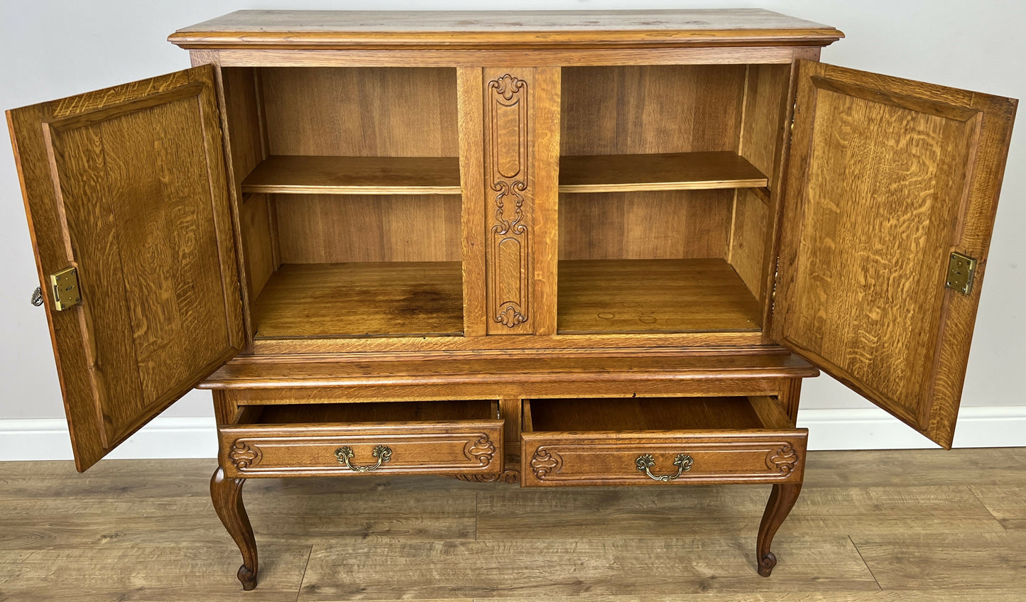 Cabinet Vintage French Louis XIV Style Oak Sideboard Carved Cupboard LOT 6266