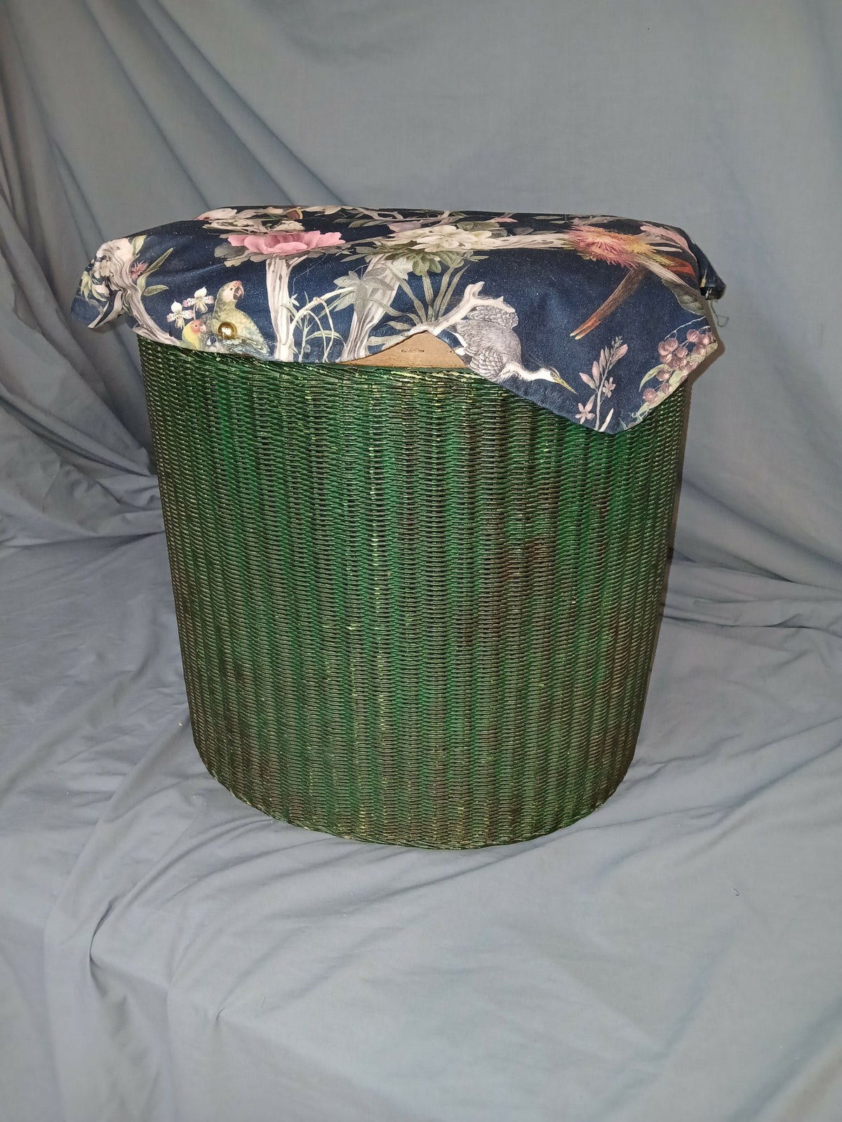 Genuine Lloyd Loom box 42 x 42 x 30 cm needs refurbishing
