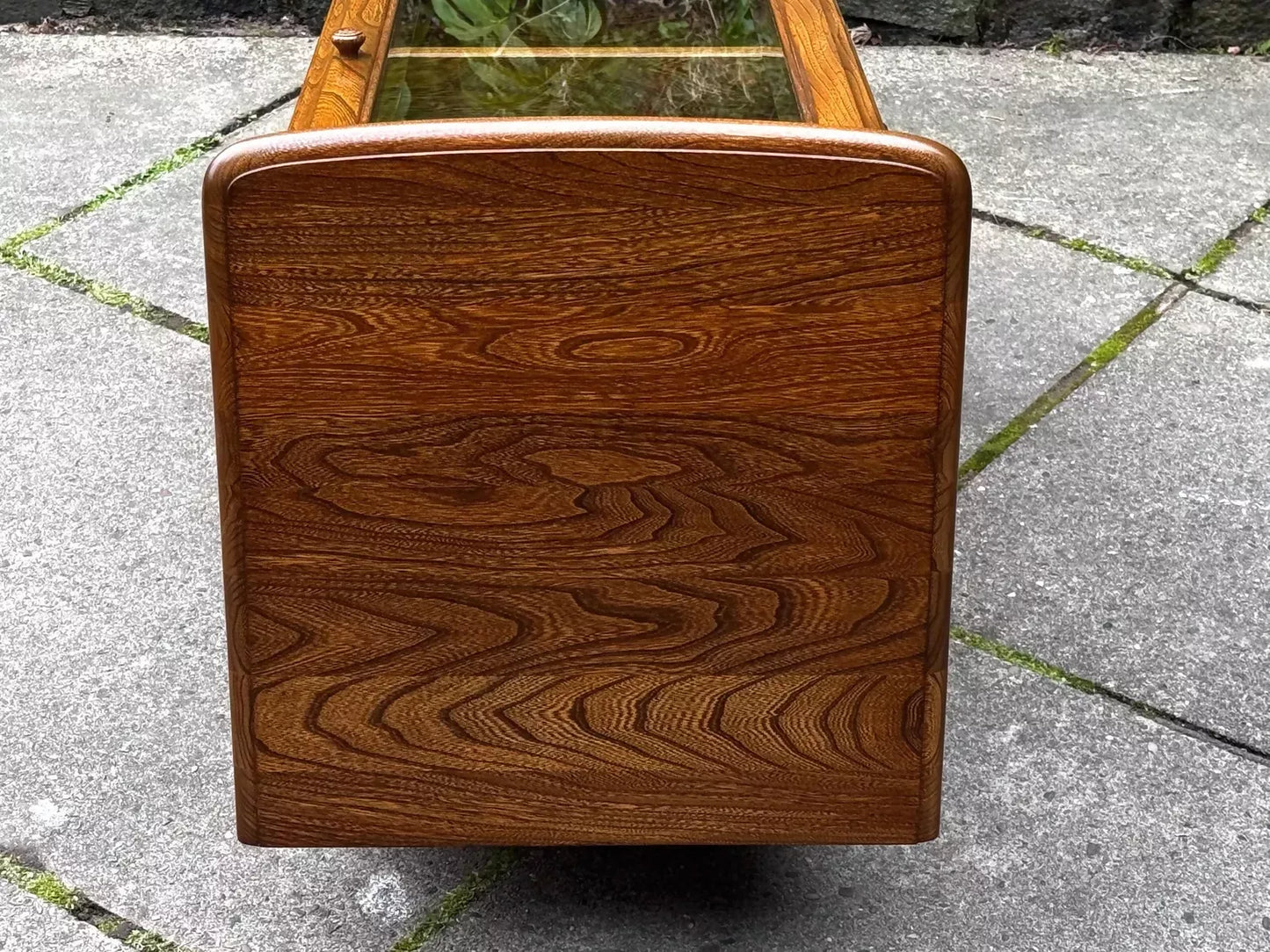 AN ERCOL WARWICK GOLDEN DAWN ELM CD HI FI STORAGE CABINET / MEDIA STAND.